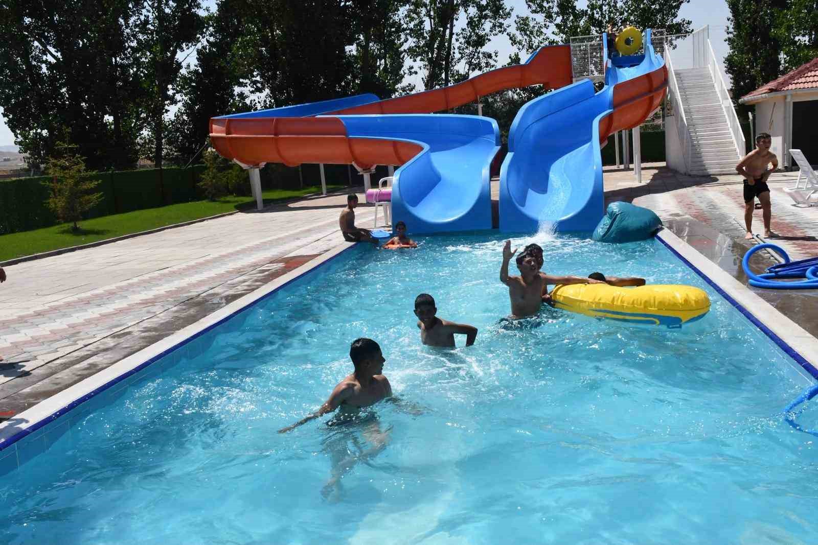 beylikova-da-aquapark-ve-yuzme-havuzlari-yeniden-hizmete-acildi
