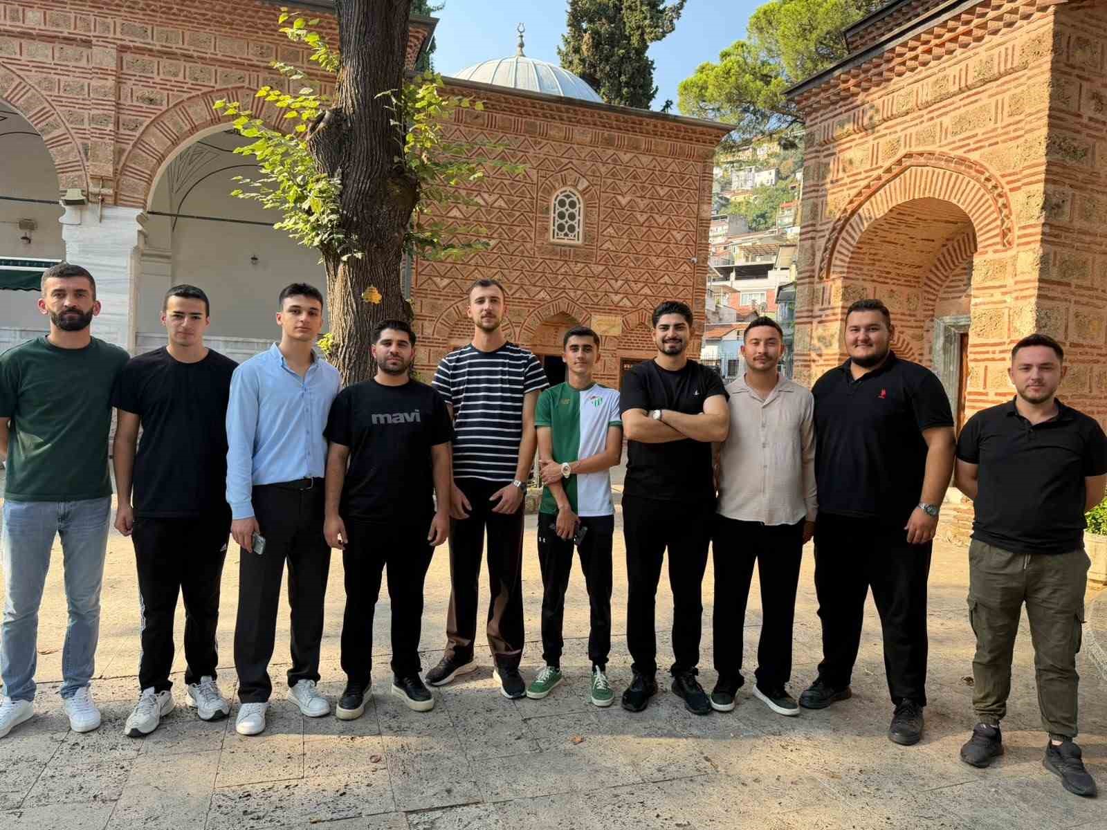 ak-parti-osmangazi-genclik-kollari-ndan-tarihi-mirasa-anlamli-vefa