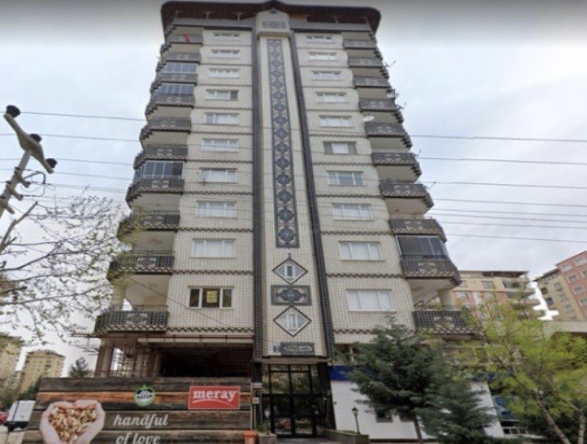 49-kisiye-mezar-olan-emre-apartmani-davasinda-belediye-calisanlari-hakim-karsisinda