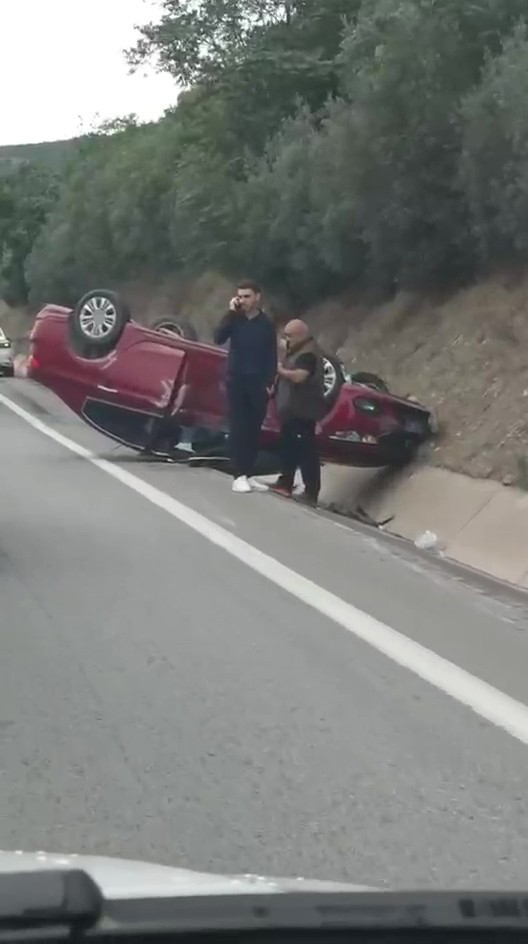 kocaeli-de-kontrolden-cikan-otomobil-takla-atti