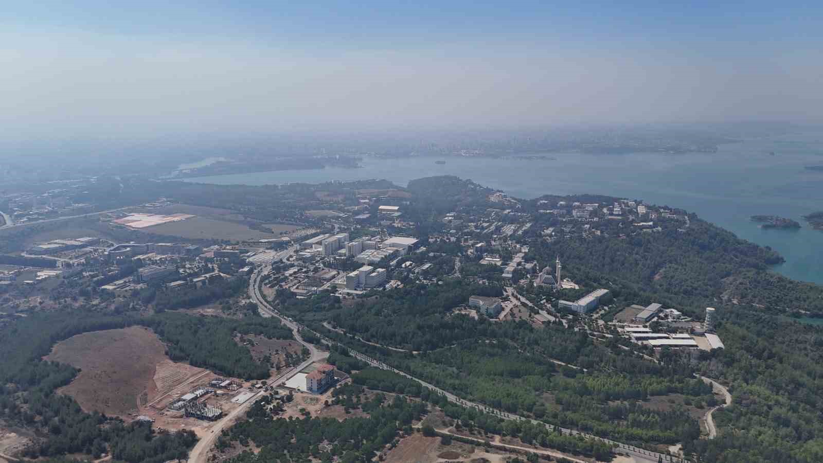 adana-daki-orman-yangini-uydudan-bile-gorunuyor