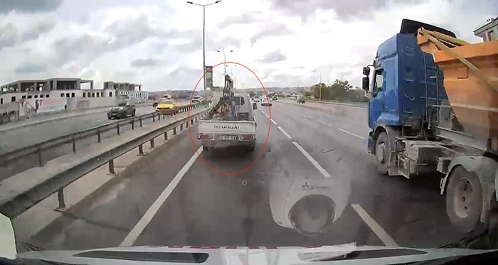 buyukcekmece-de-ambulansa-yol-vermeyen-surucuye-46-bin-lira-para-cezasi