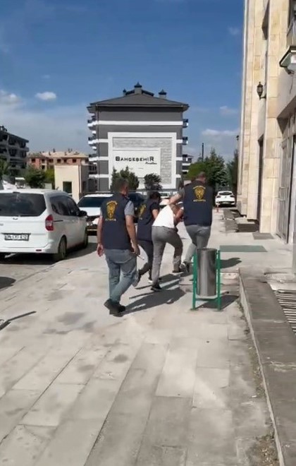 kutahya-da-otobuste-tacizden-serbest-kalmisti-bu-kez-2-cocuga-cinsel-istismardan-tutuklandi