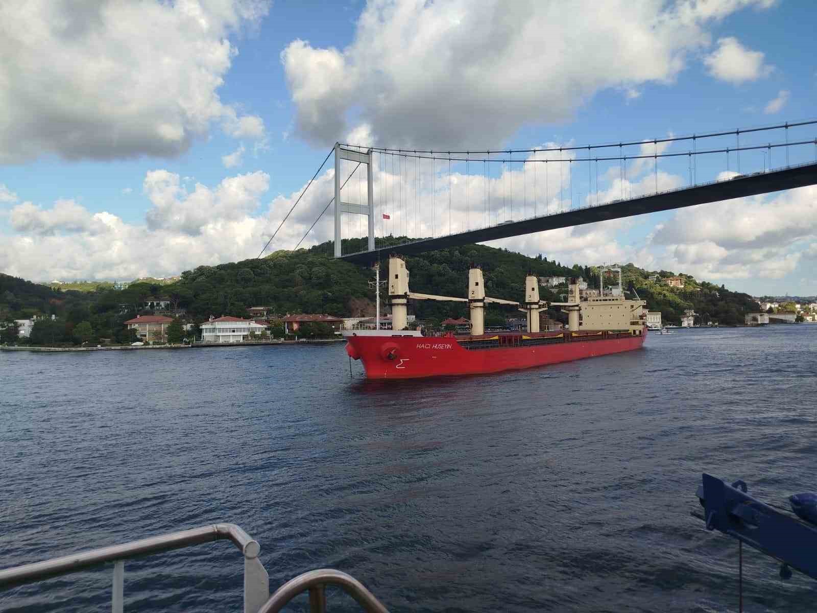 istanbul-bogazi-nda-gemi-arizasi-nedeniyle-trafik-cift-yonlu-gecici-olarak-askiya-alindi