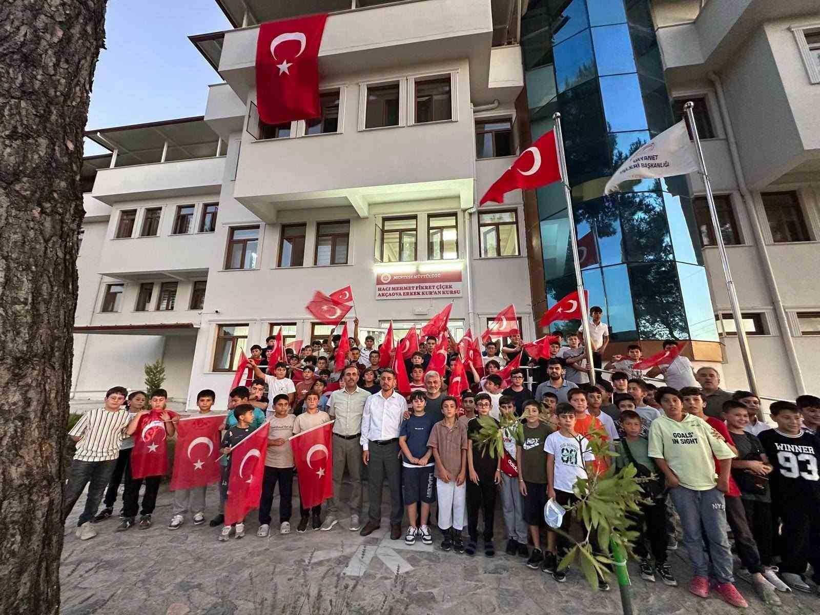 mugla-da-genc-yildizlardan-gazze-ye-destek-ve-sehitlere-vefa-yuruyusu