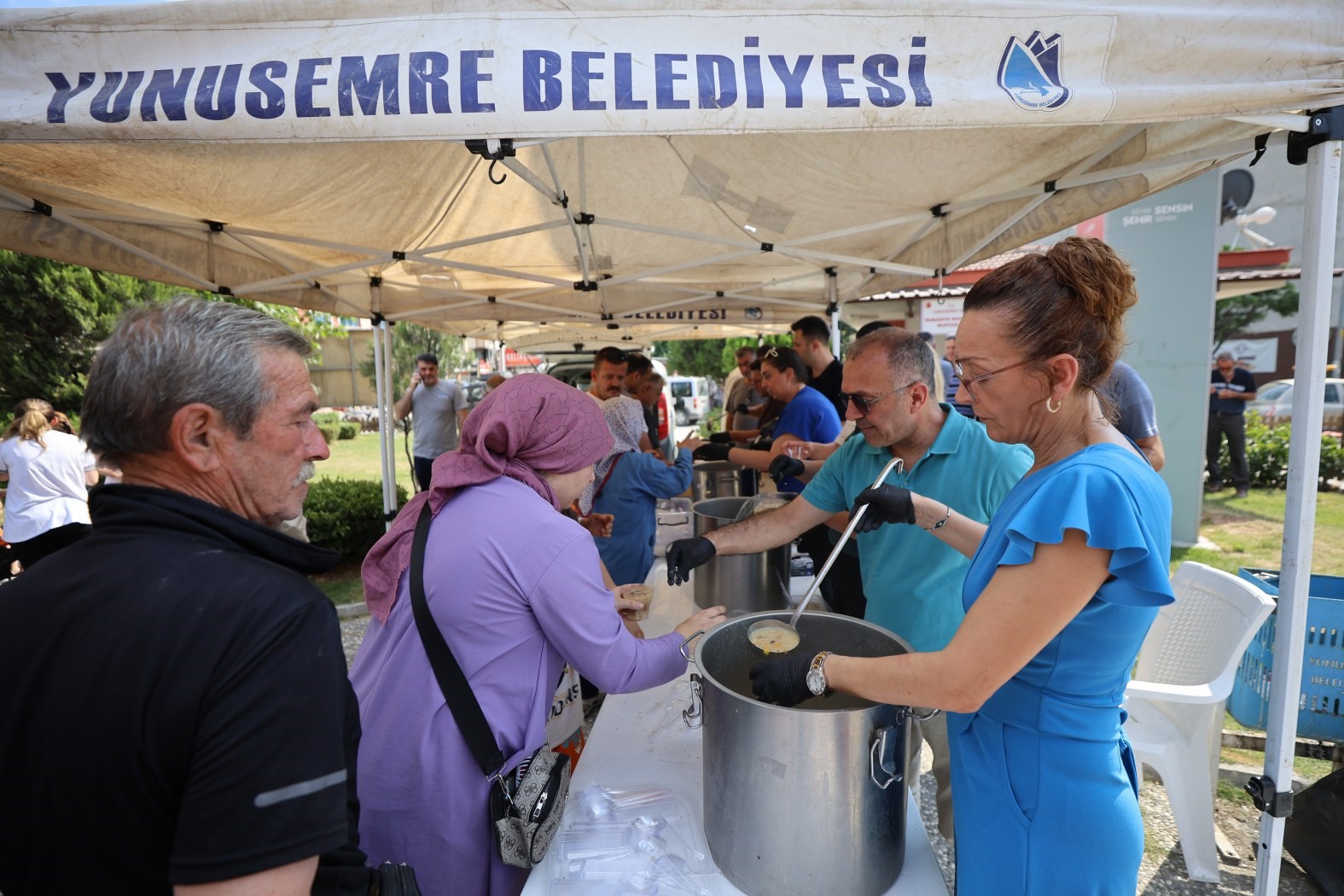 yunusemre-de-asure-bereketi-mahalle-mahalle-yayiliyor