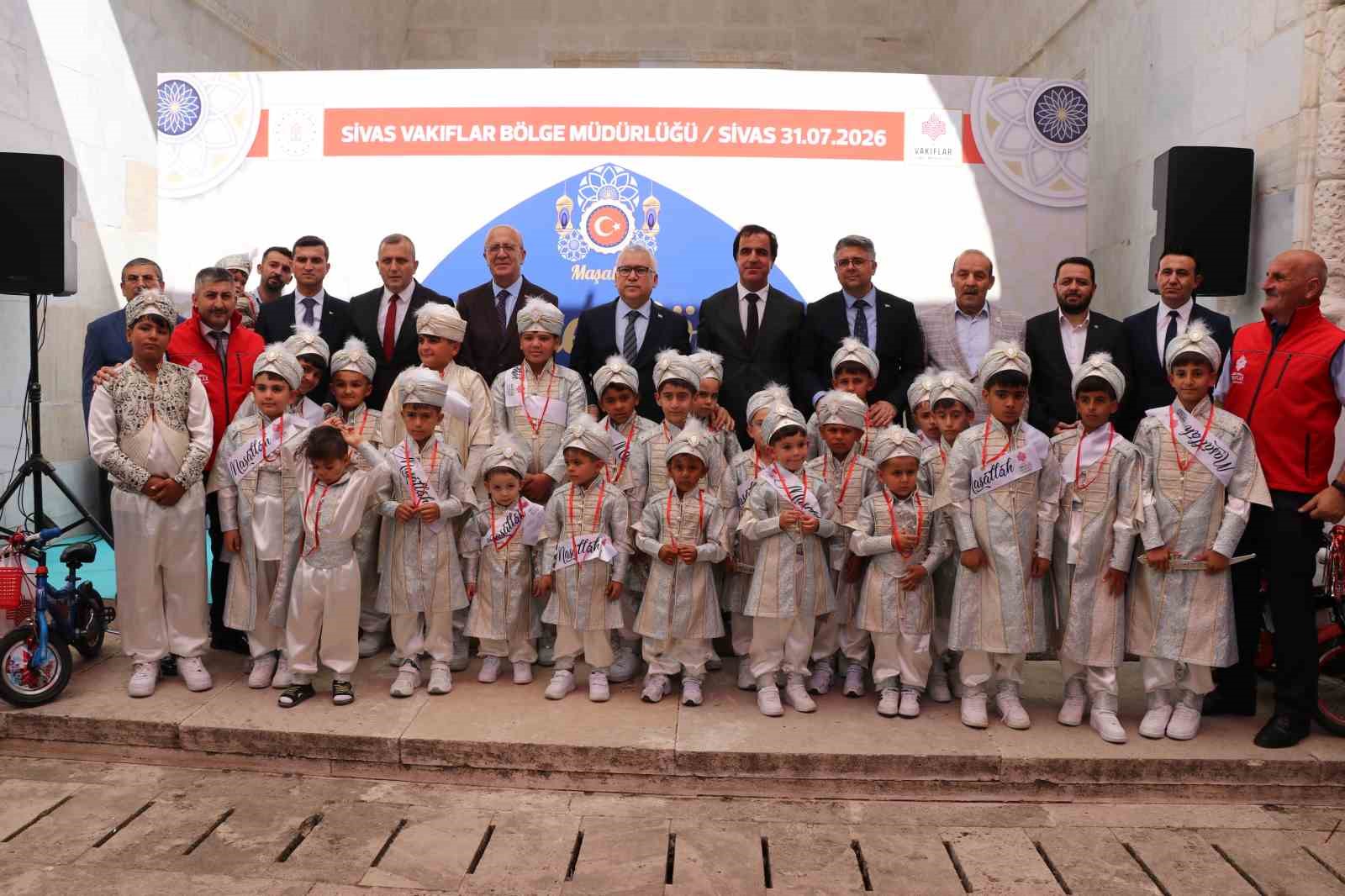 sivas-ta-cocuklar-5-asirlik-vakif-gelenegiyle-sunnet-soleninde-bulustu