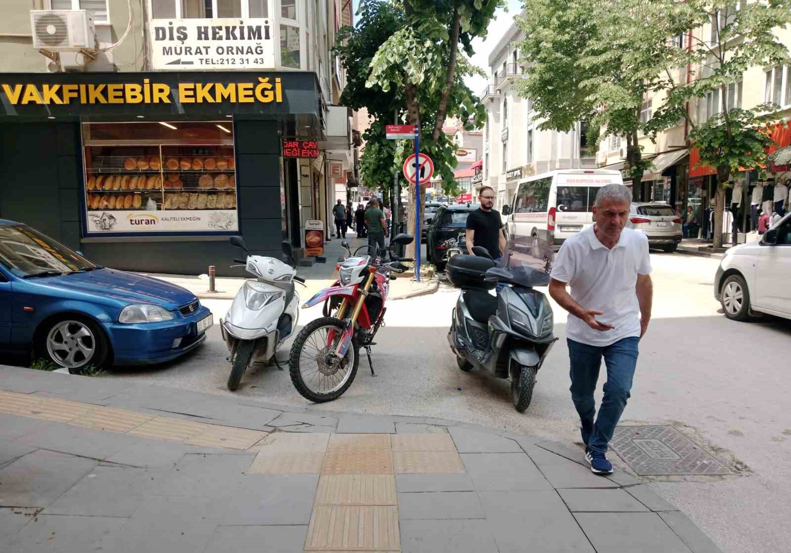 gorme-engelli-yolunu-isgal-etti
