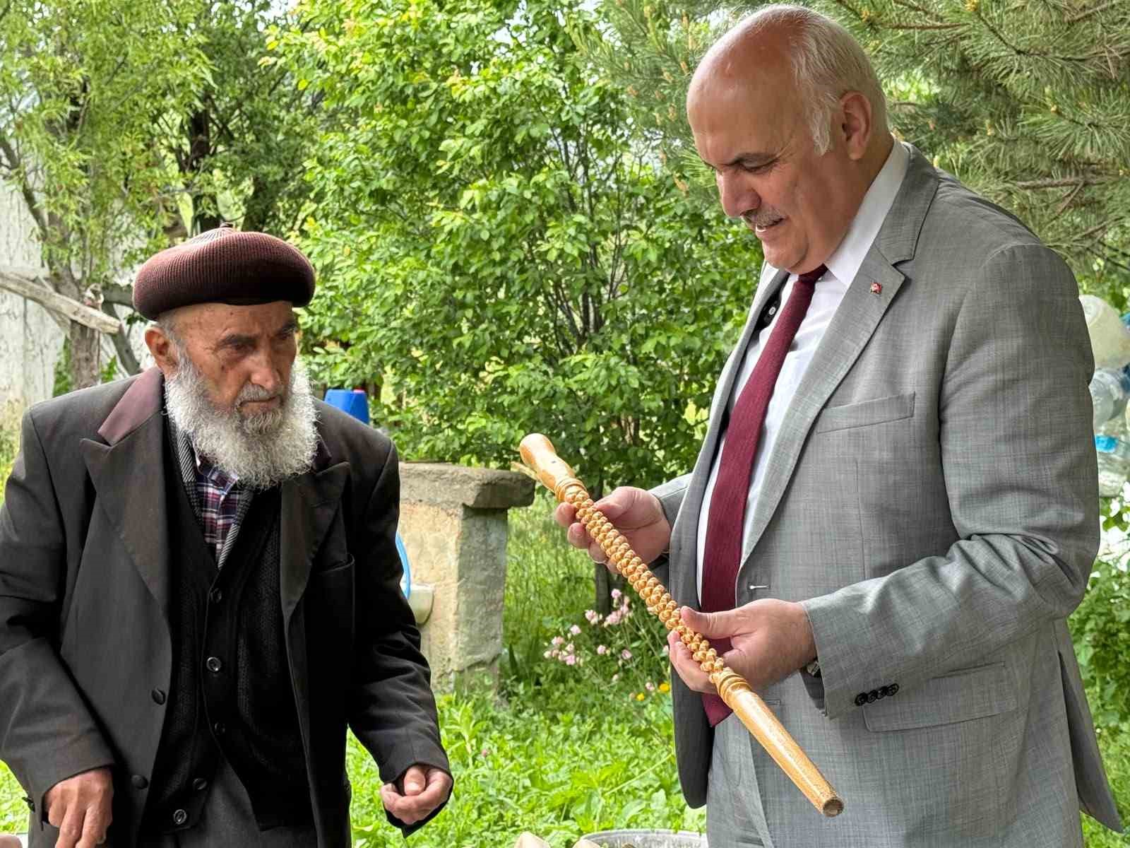 kizilcahamam-belediye-baskani-acar-93-yasindaki-baston-ustasini-ziyaret-etti