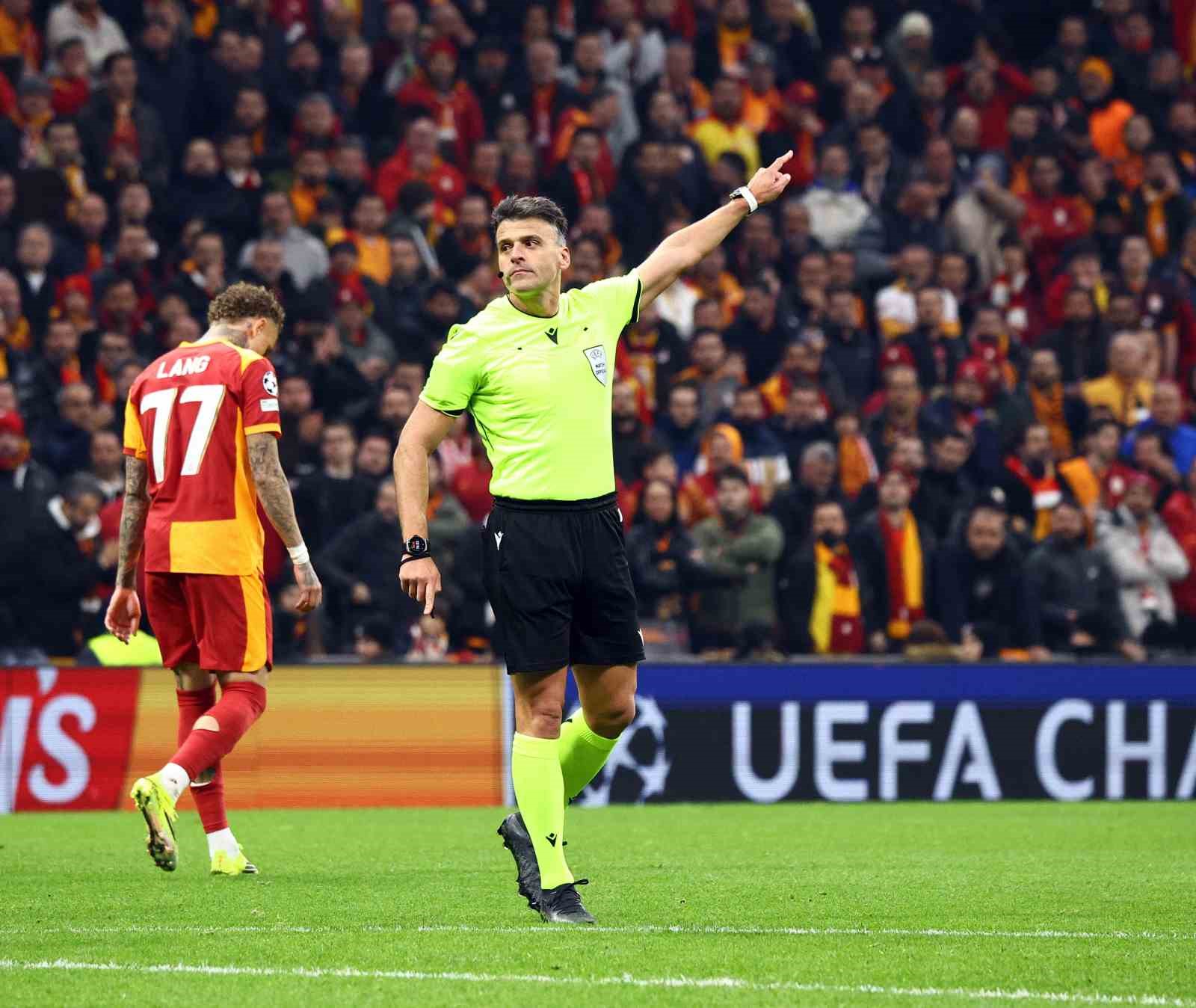 fenerbahce-roma-macinda-ispanyol-hakem-jesus-gil-manzano-duduk-calacak