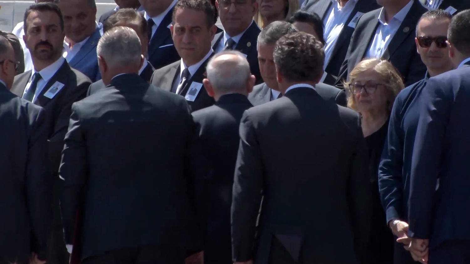 kilicdaroglu-ve-ozel-mutlak-butlan-kararindan-sonra-ilk-kez-cenaze-toreninde-yan-yana-geldi