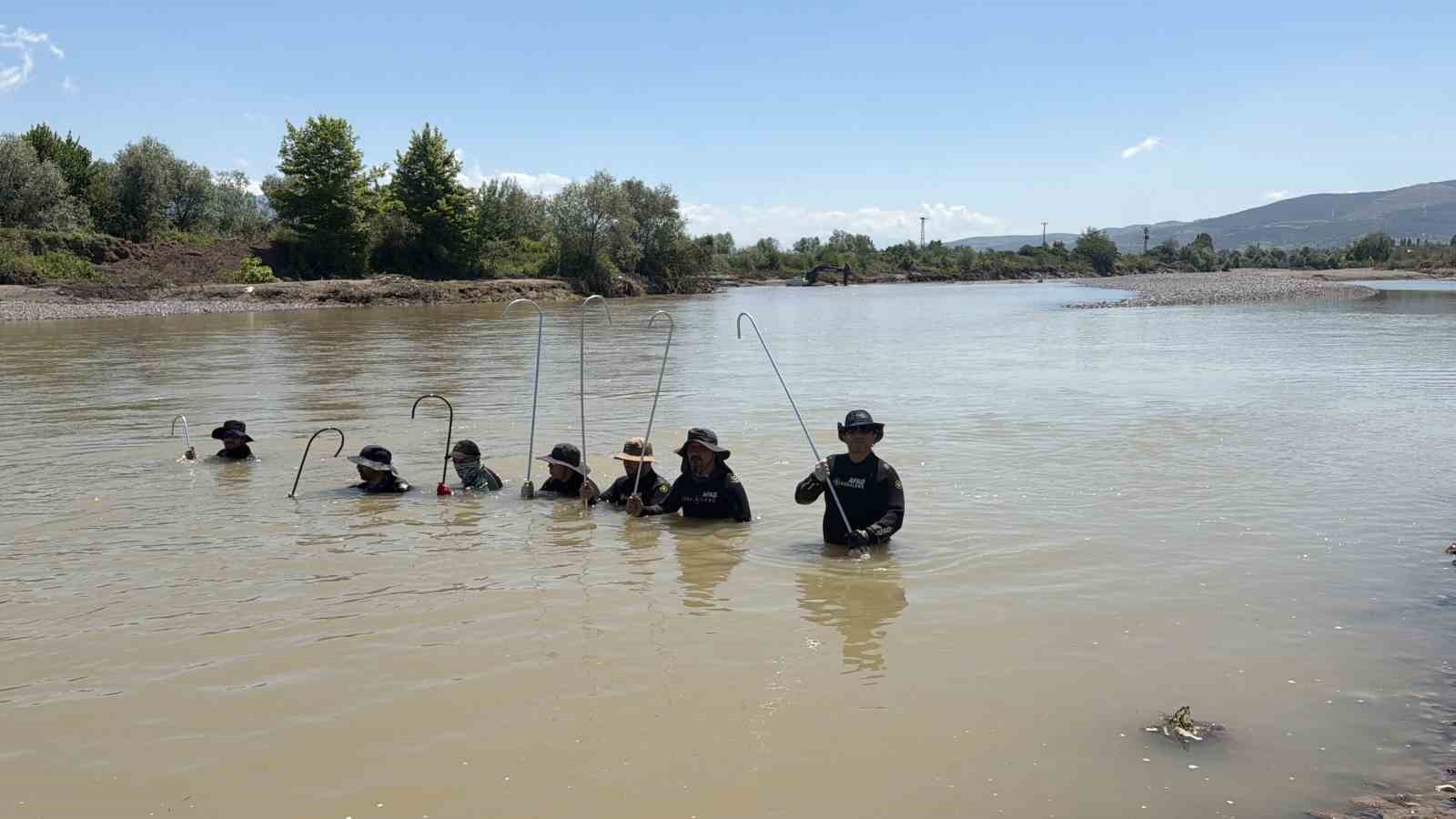kelkit-cayi-nda-kaybolan-ilker-12-gundur-araniyor