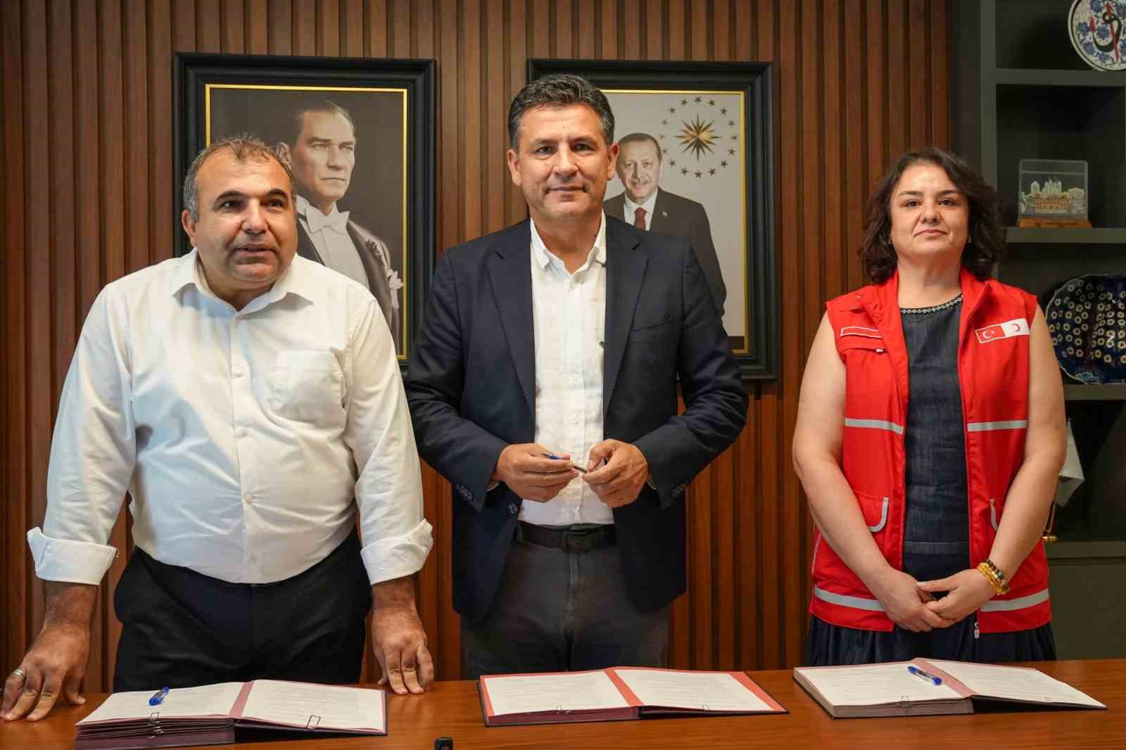kozan-da-500-ogrenciye-kirtasiye-ve-okul-kiyafeti-destegi