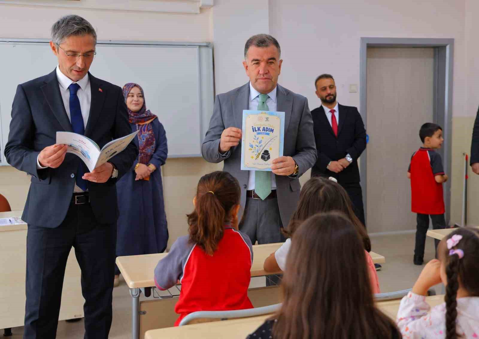 bayburt-ta-birinci-sinif-ogrencileri-okul-heyecani-yasadi