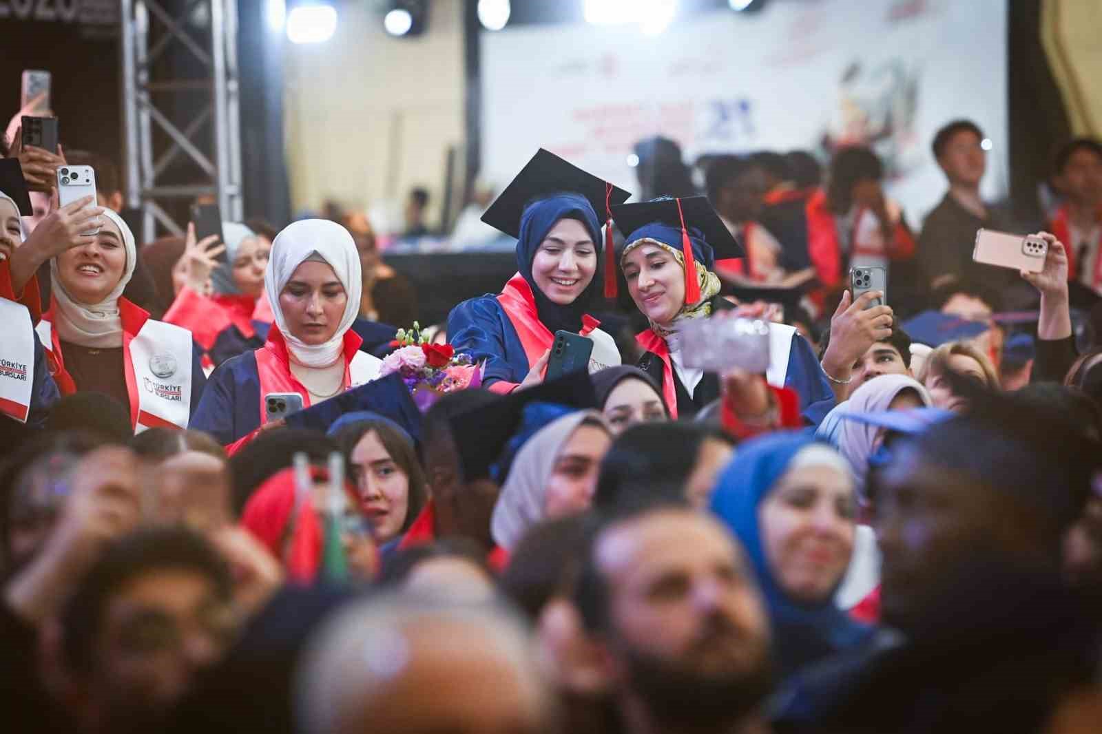 turkiye-burslari-dunyaya-2-bin-800-yeni-gonul-elcisi-kazandirdi