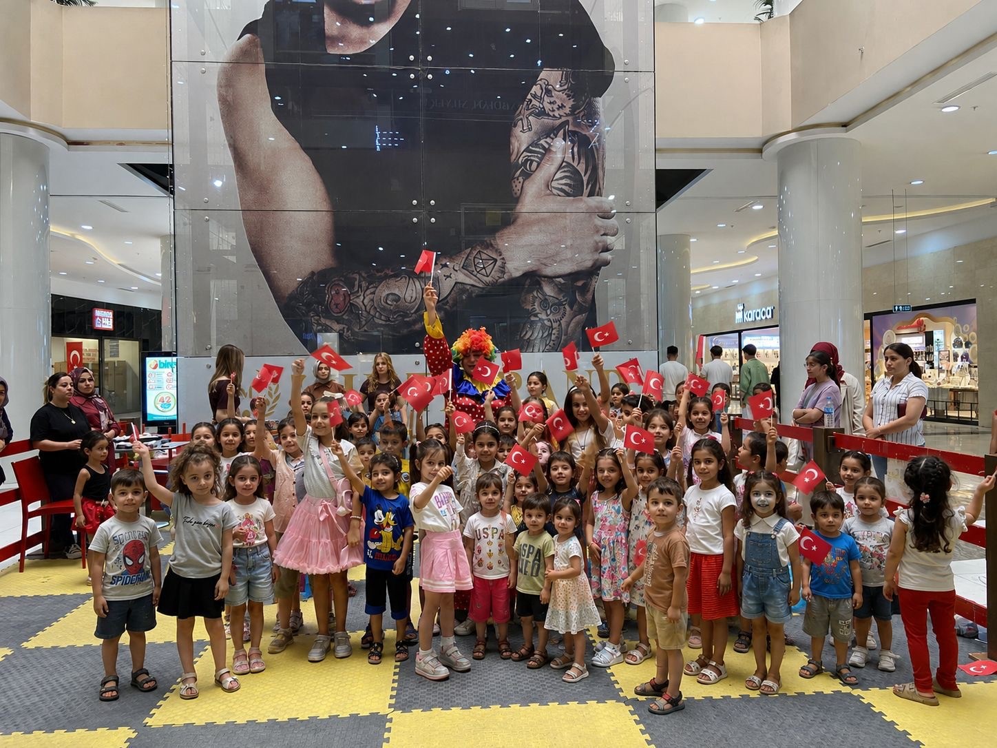 mardian-mall-da-30-agustos-zafer-bayrami-coskusu-cocuklarla-birlikte-yasandi