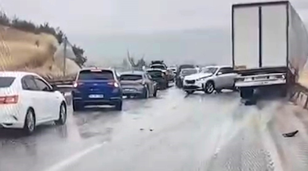 kastamonu-da-zincirleme-trafik-kazasi-kamerada