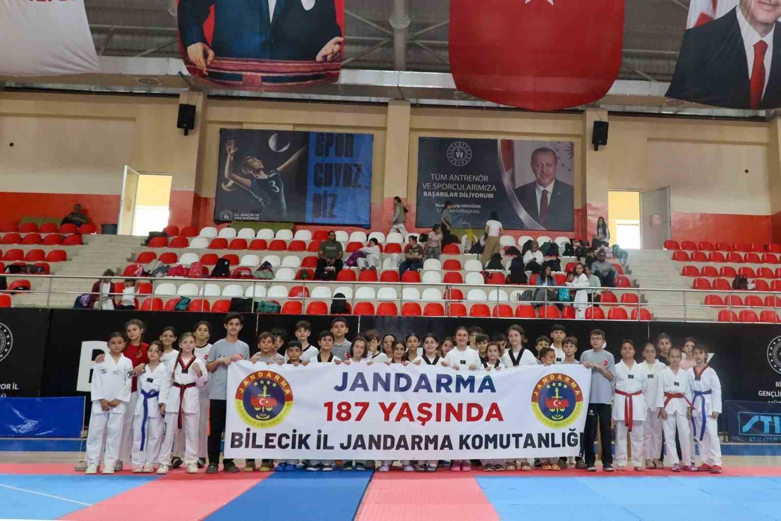 bilecik-te-jandarmanin-187-yilina-ozel-pankart