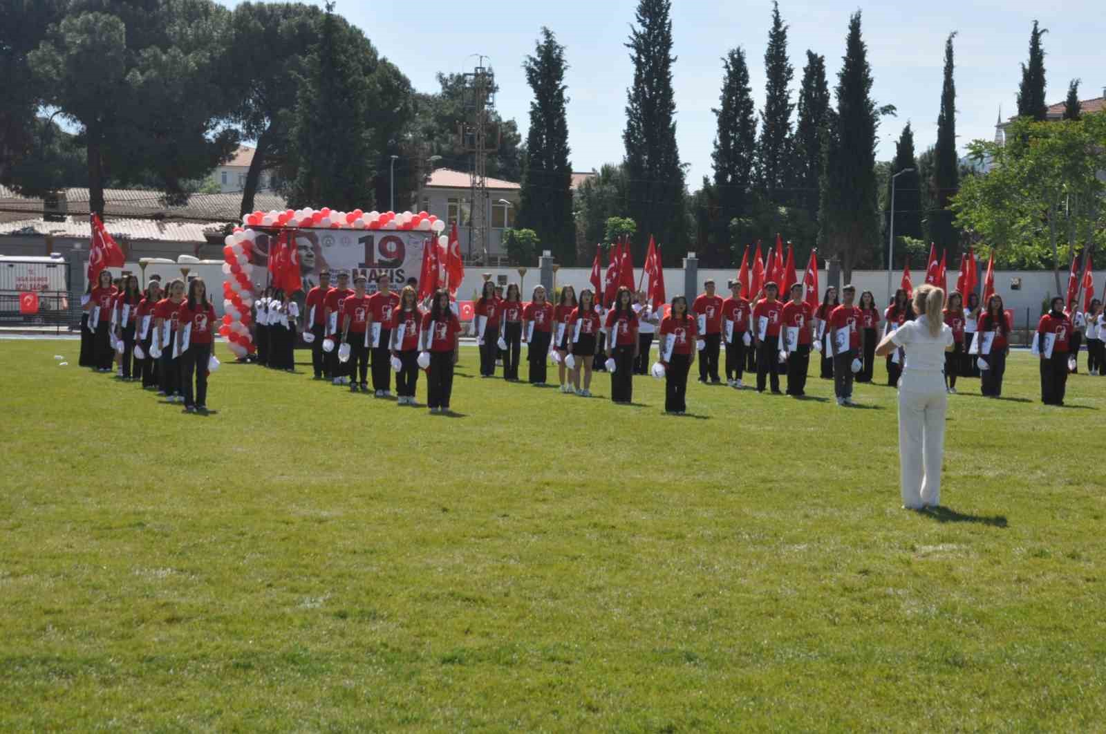 manisa-ilcelerinde-19-mayis-coskusu