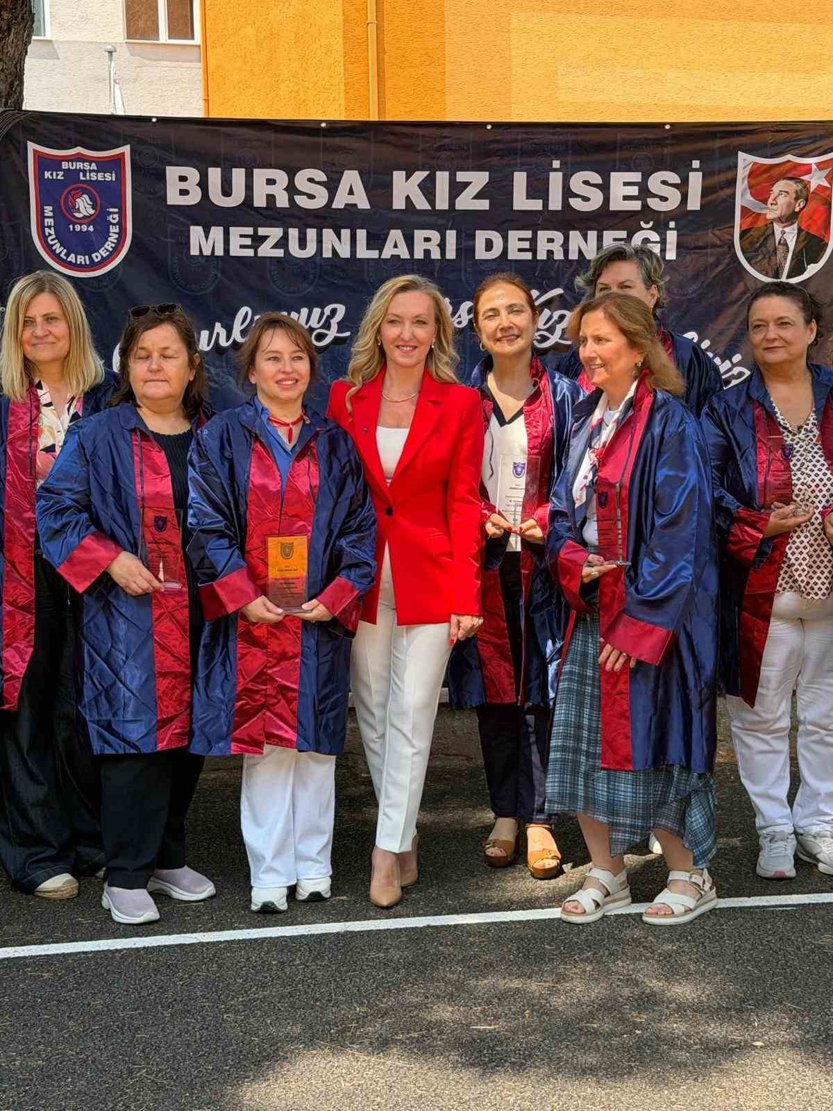 bursa-kiz-lisesi-mezunlari-manti-gununde-bulustu