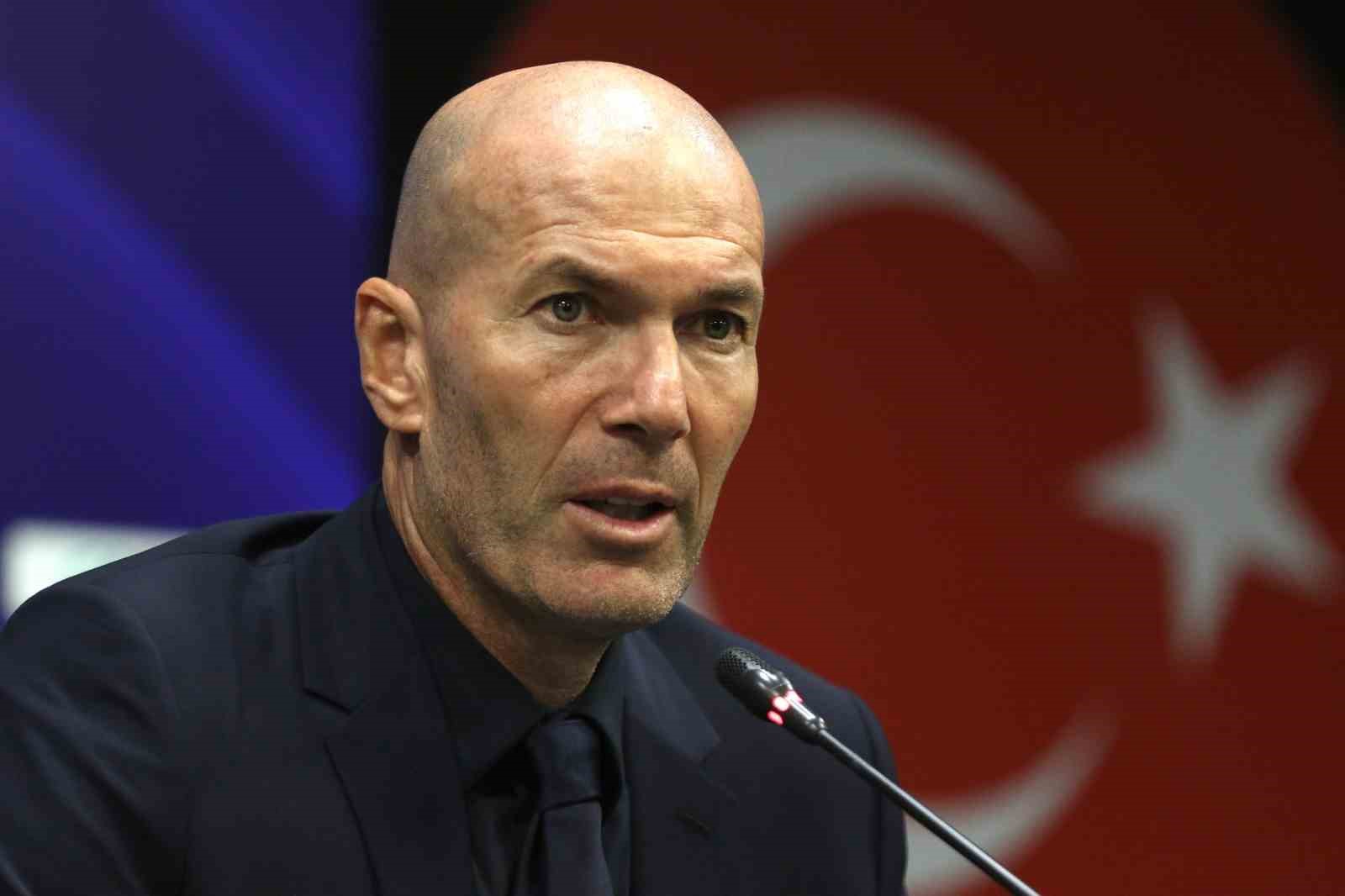 zinedine-zidane-mbappe-kamptan-ayrilmak-zorunda-kaldi