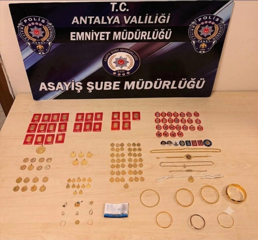 antalya-da-kendisini-komiser-olarak-tanitip-3-milyon-tl-lik-ziynet-esyasi-dolandirdilar