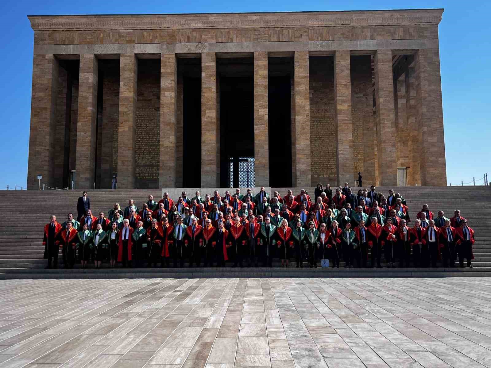 yargitay-uyeleri-adli-yilin-acilisi-dolayisiyla-anitkabir-i-ziyaret-etti