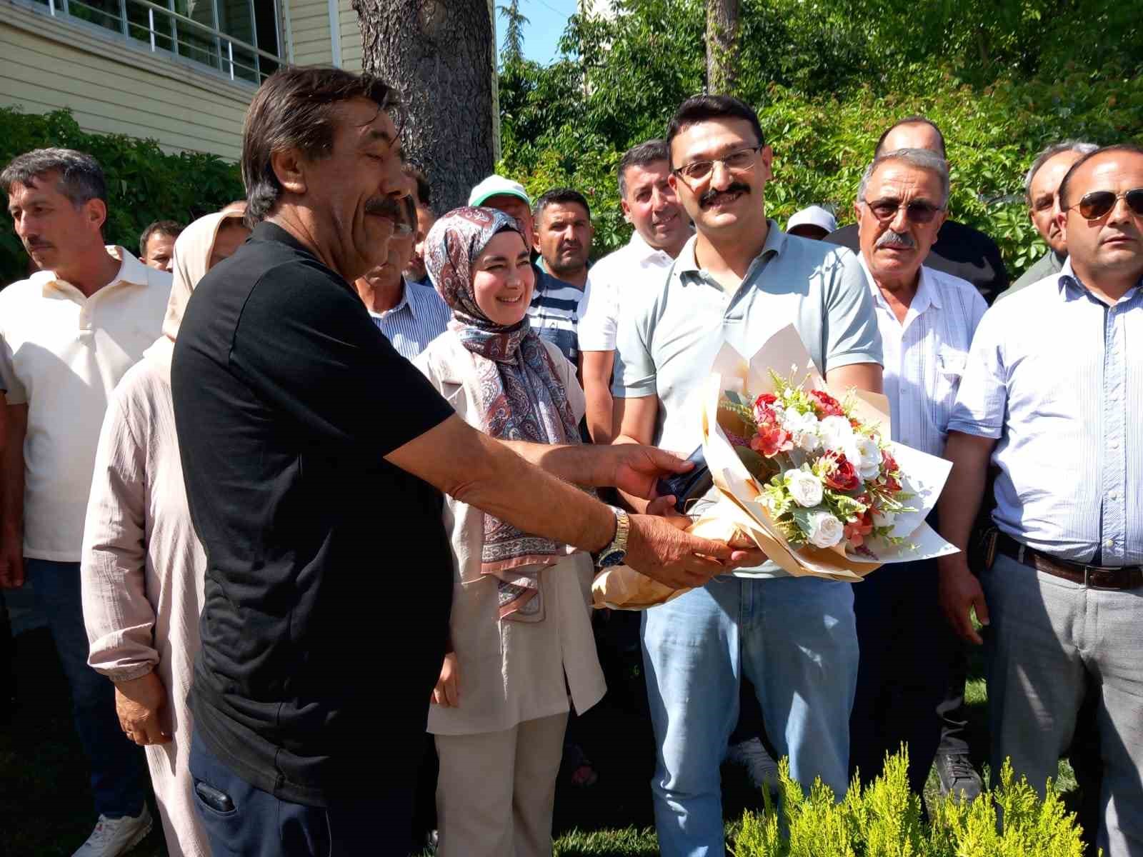 gonullere-dokunan-emirdag-kaymakami-konvoyla-ugurlandi