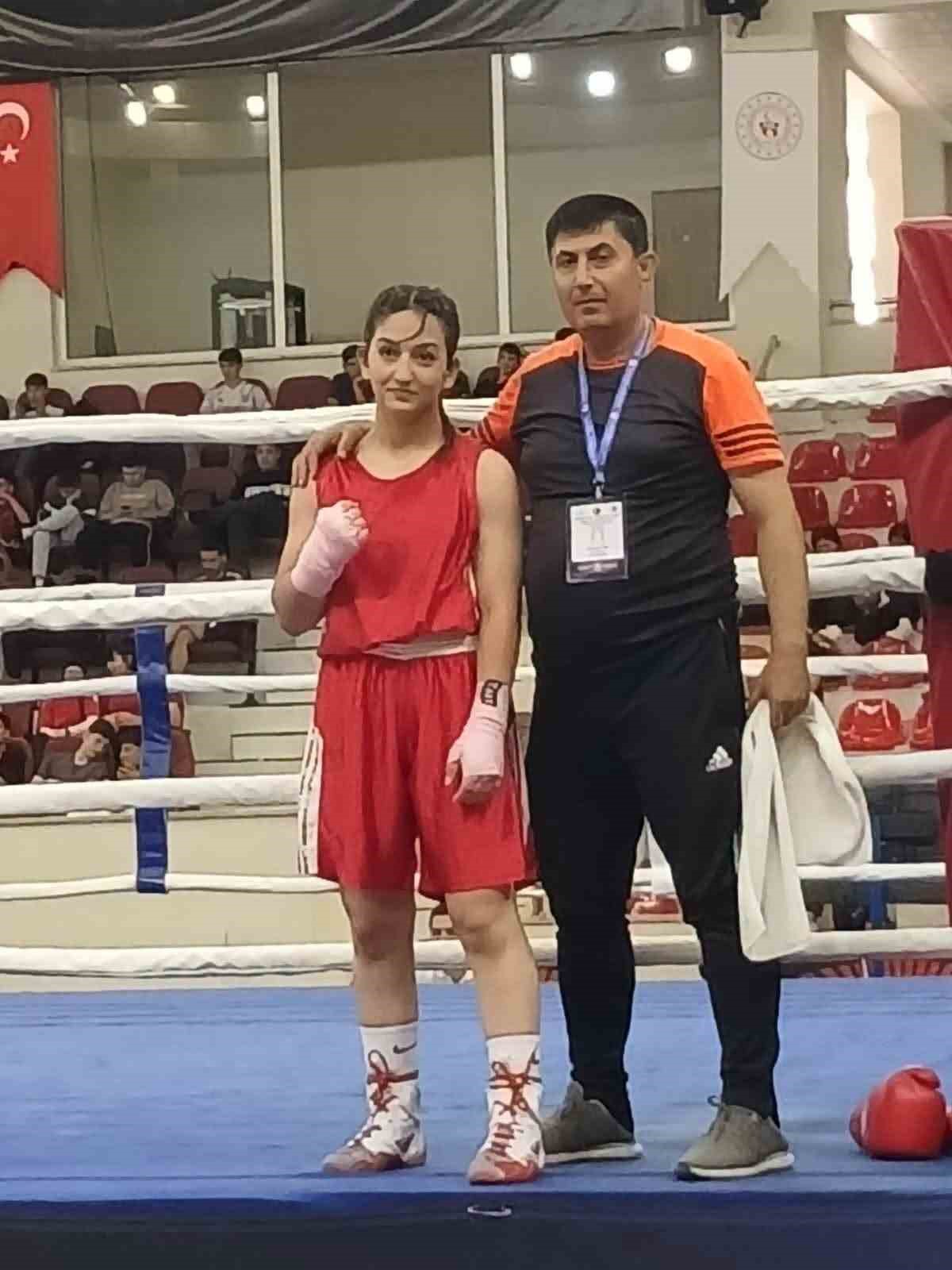 erzincanli-boksorden-turkiye-ucunculugu
