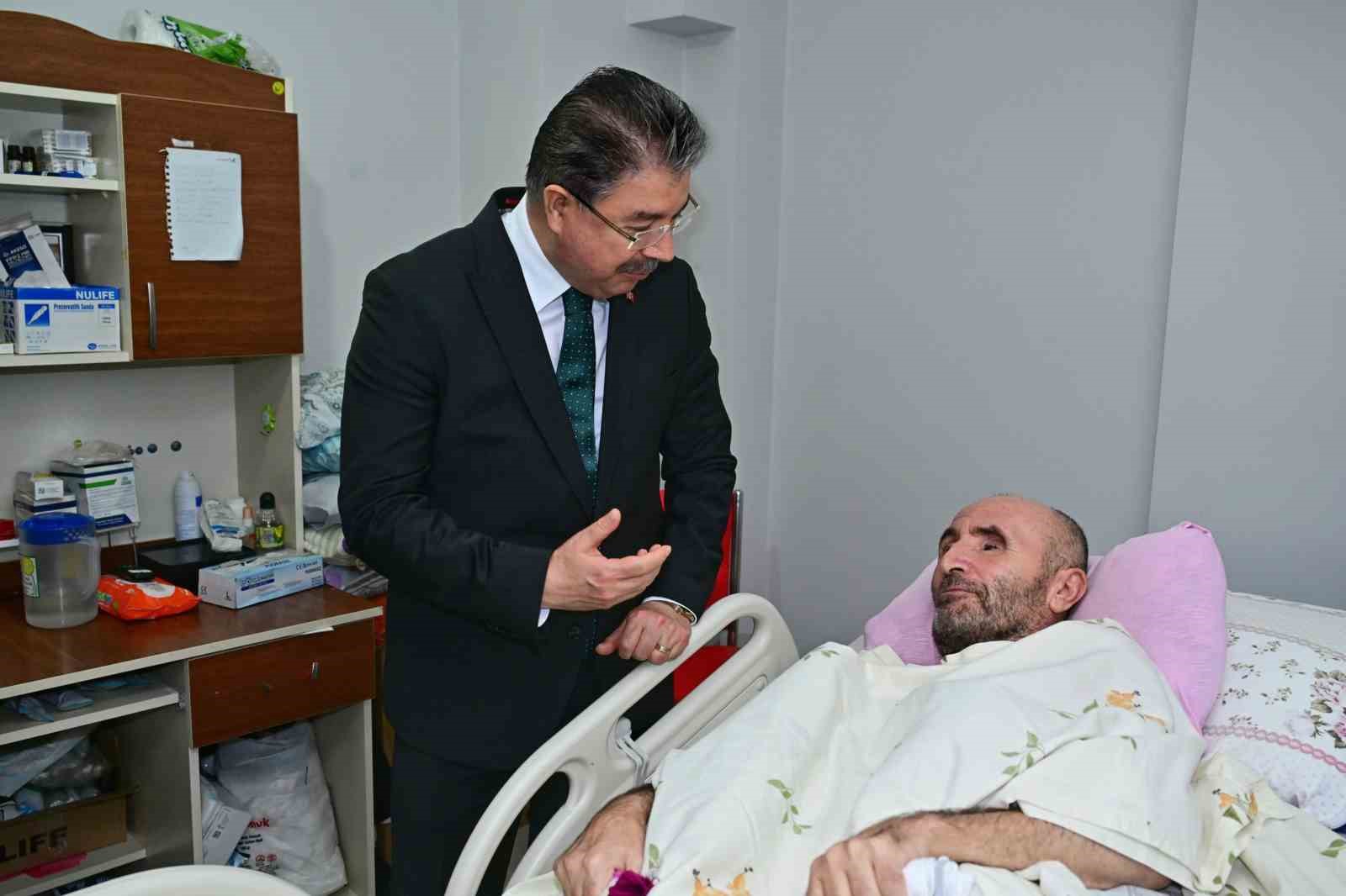 yataga-bagimli-engelli-vatandasa-vali-yilmaz-dan-ziyaret