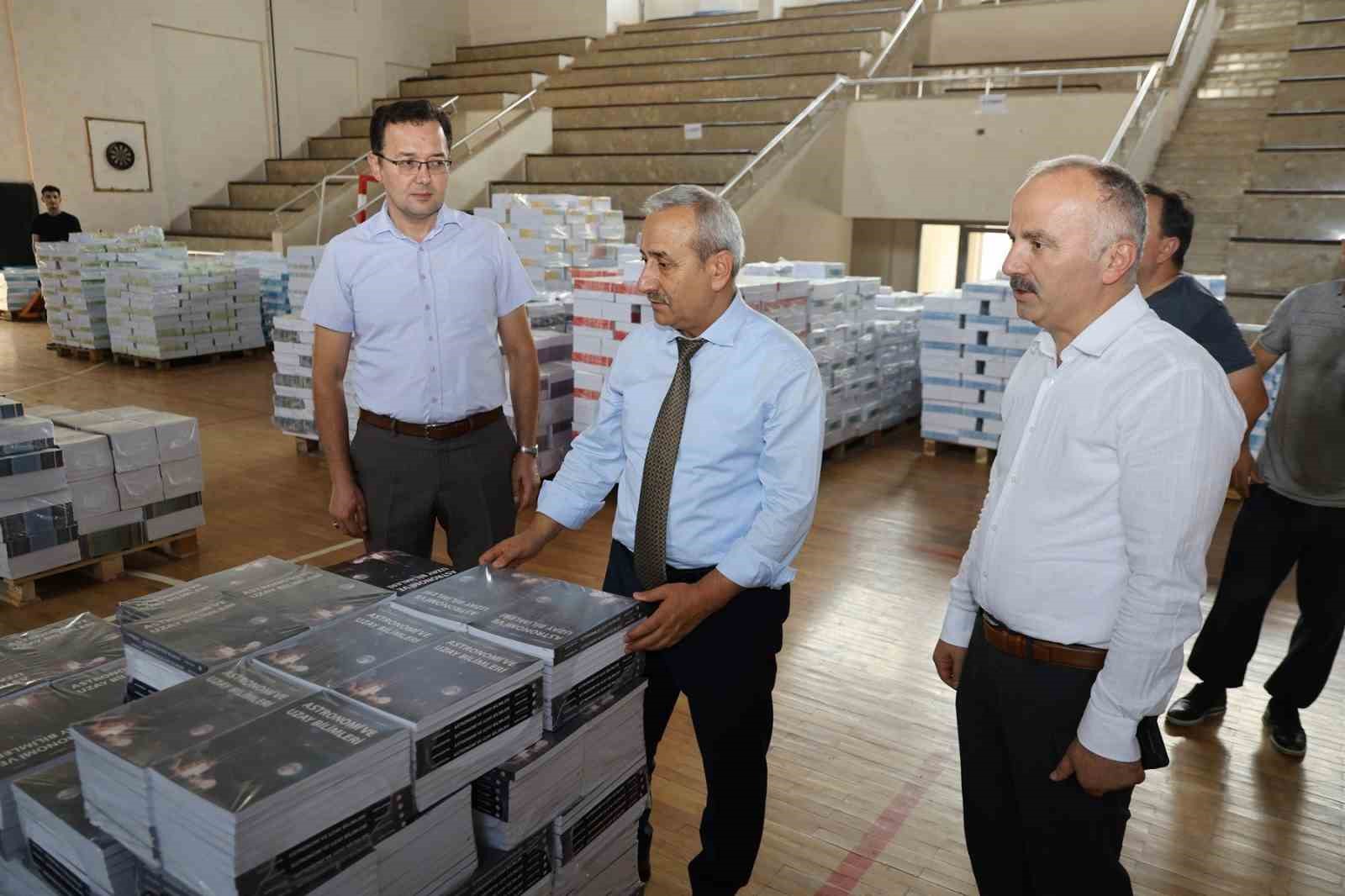 karabuk-te-352-bin-ucretsiz-ders-kitabi-dagitimi-basladi