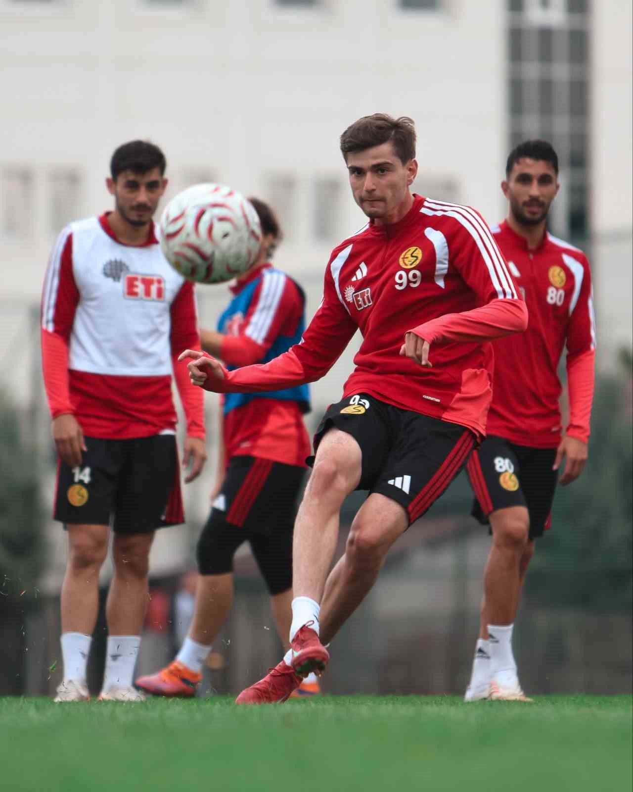 eskisehirspor-deplasmani-hazirliklarini-tamamladi