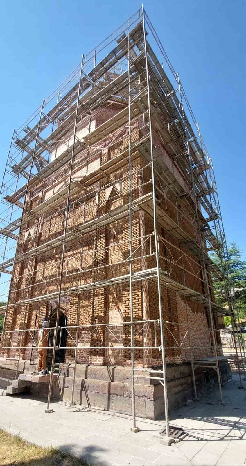 melik-emir-gazi-turbesi-restore-ediliyor
