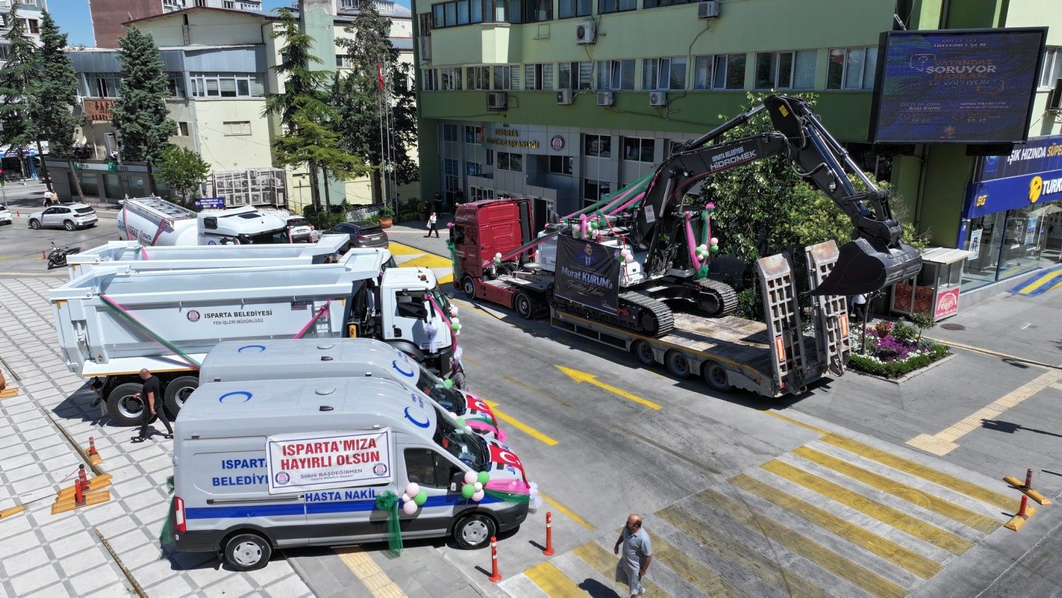 isparta-belediyesi-nin-arac-filosuna-6-yeni-arac-ve-is-makinesi-kazandirildi