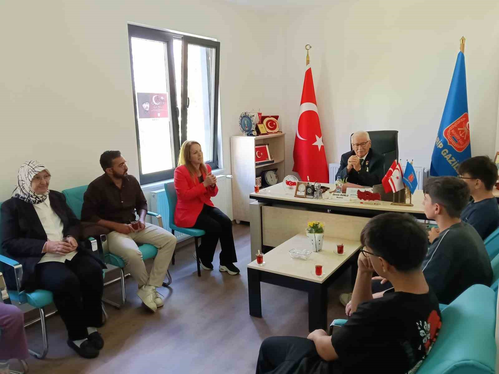 gaziler-gunu-nde-miniklerden-anlamli-ziyaret