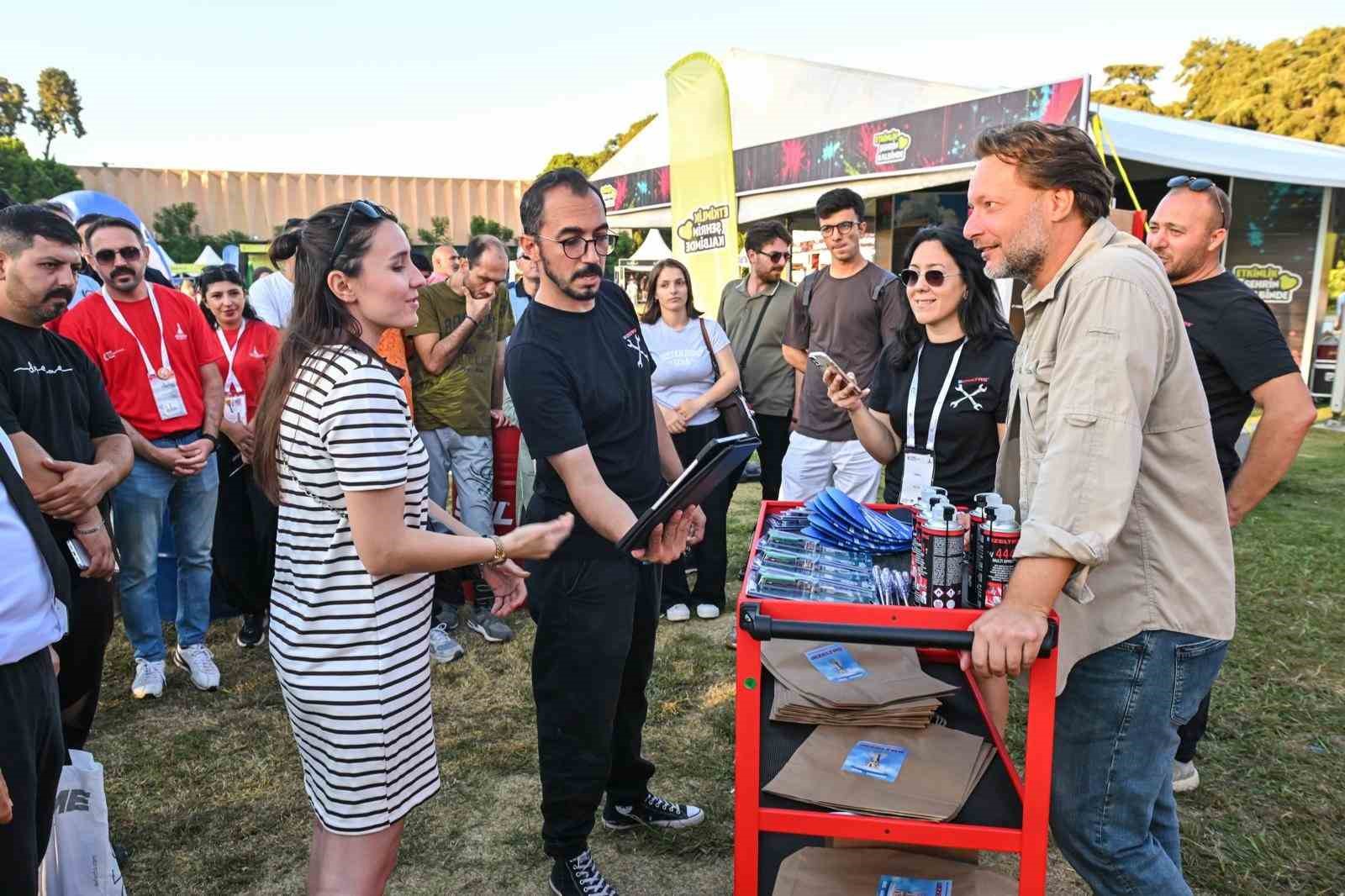 red-bull-karton-tekne-yarismasi-fuar-coskusuna-renk-katti