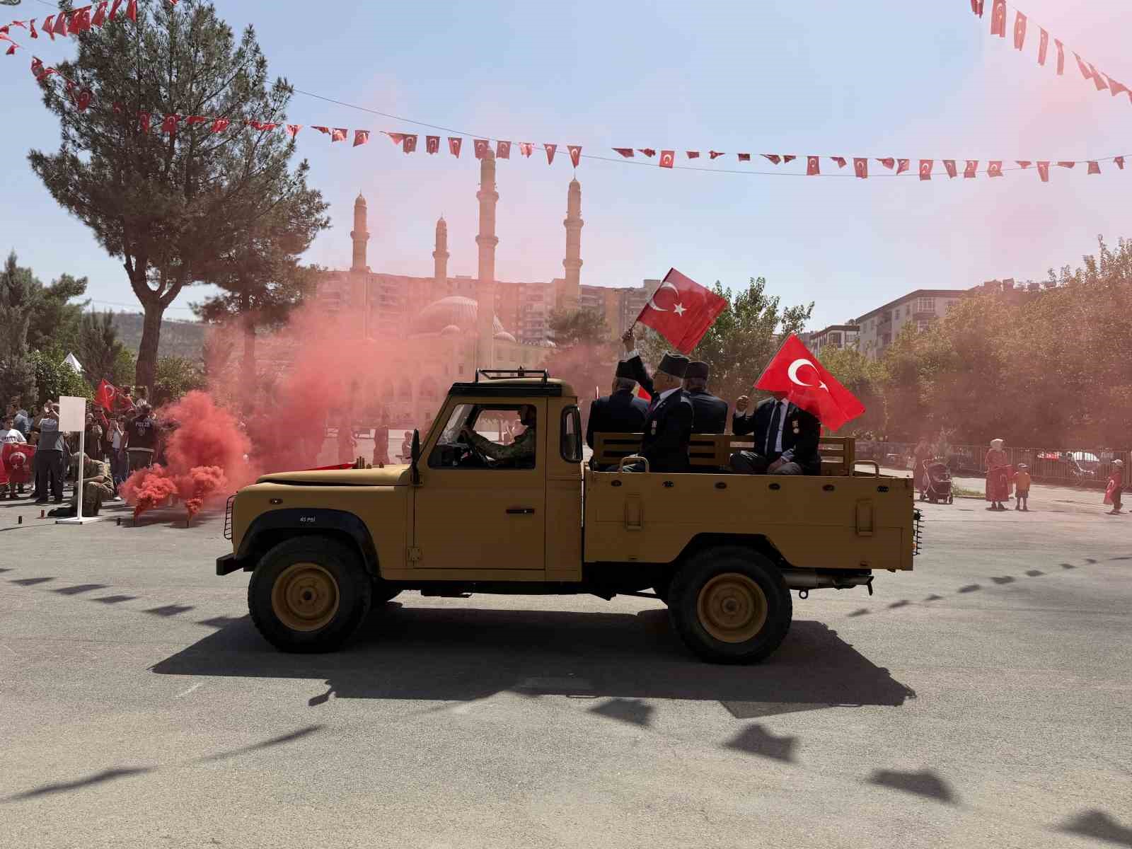 mardin-de-30-agustos-zafer-bayrami-coskuyla-kutlandi