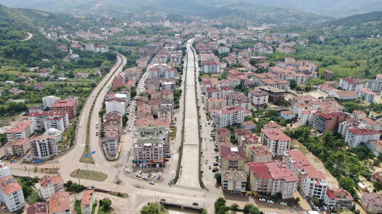 kastamonu-da-saganak-kabusa-dondu-12-kisi-tahliye-edildi-6-koy-yolu-ulasima-kapandi