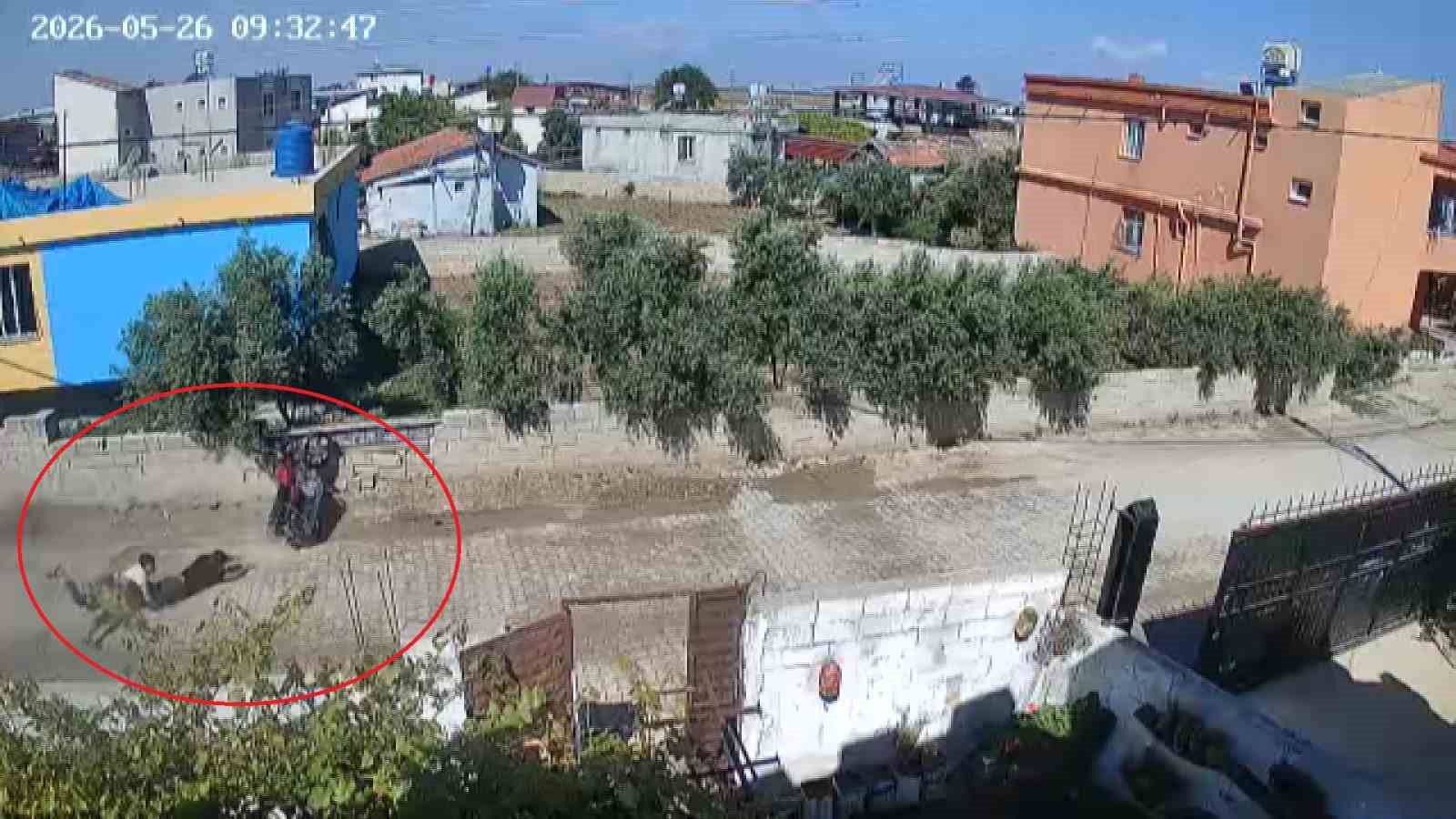 hatay-da-motosikletle-tek-teker-yapan-genclerin-duvara-carptigi-anlar-kamerada