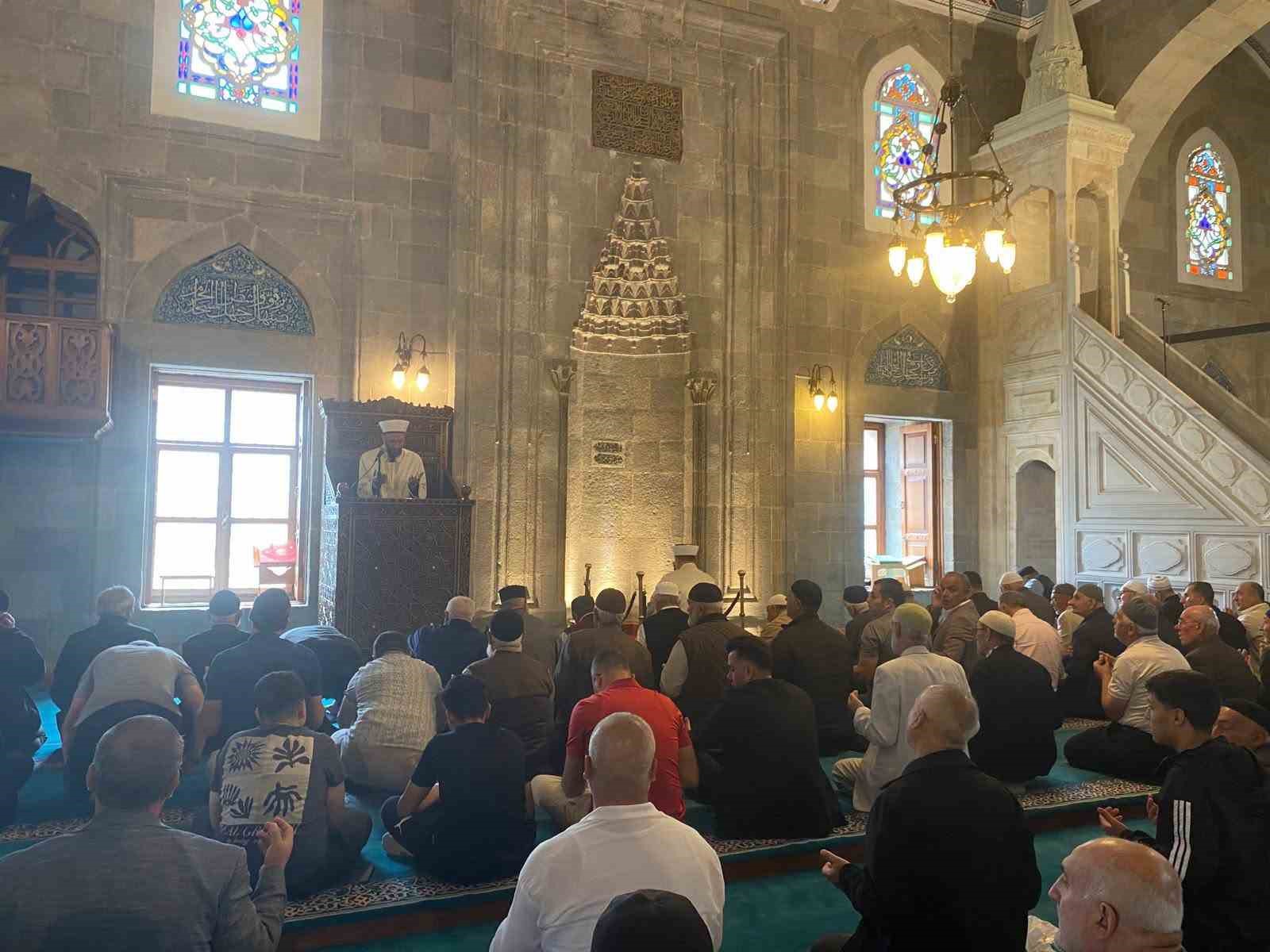 sehitler-ve-kahraman-gaziler-dualarla-yad-edildi