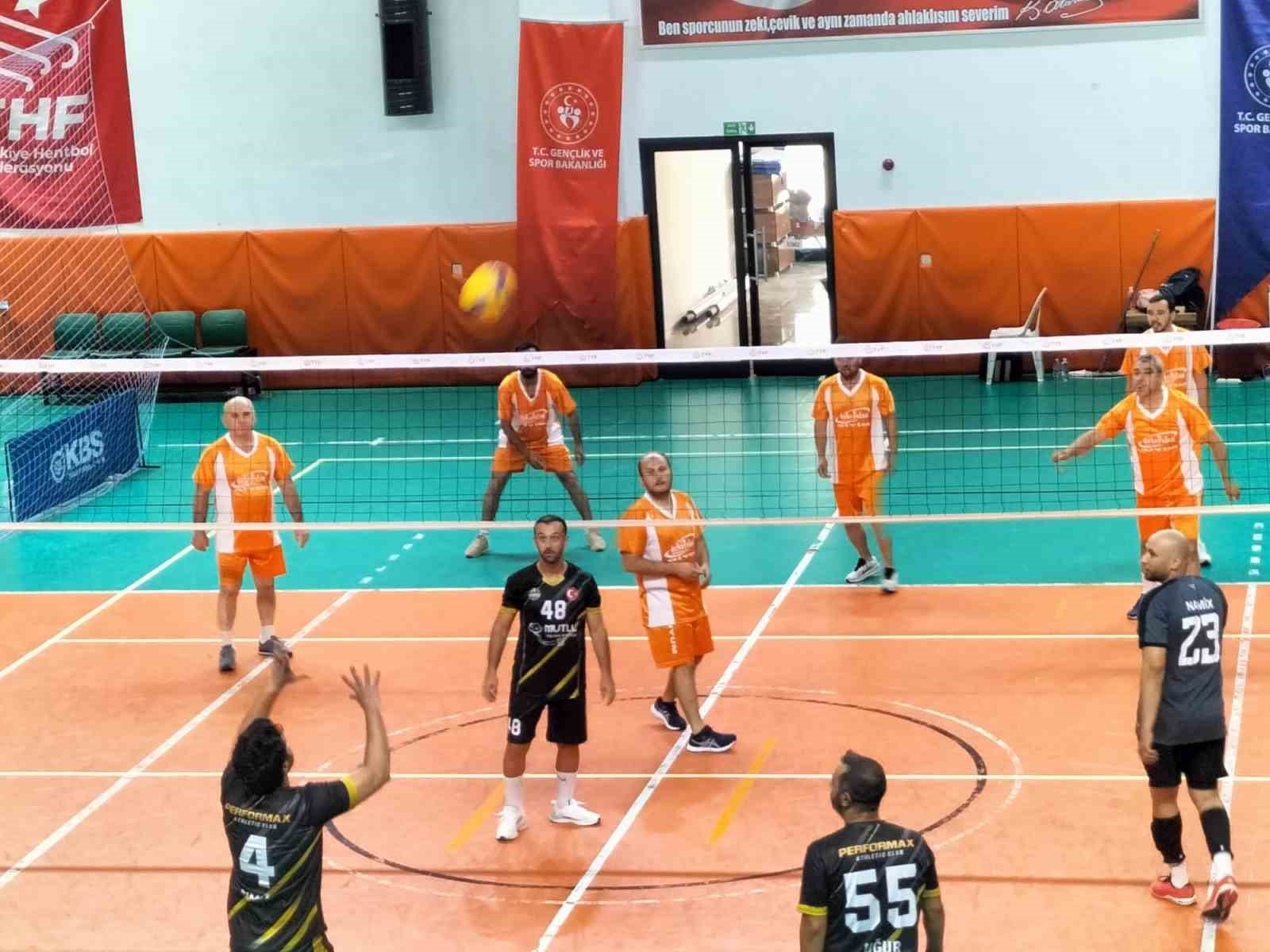 koycegiz-veteran-voleybol-etkinligi-tamamlandi