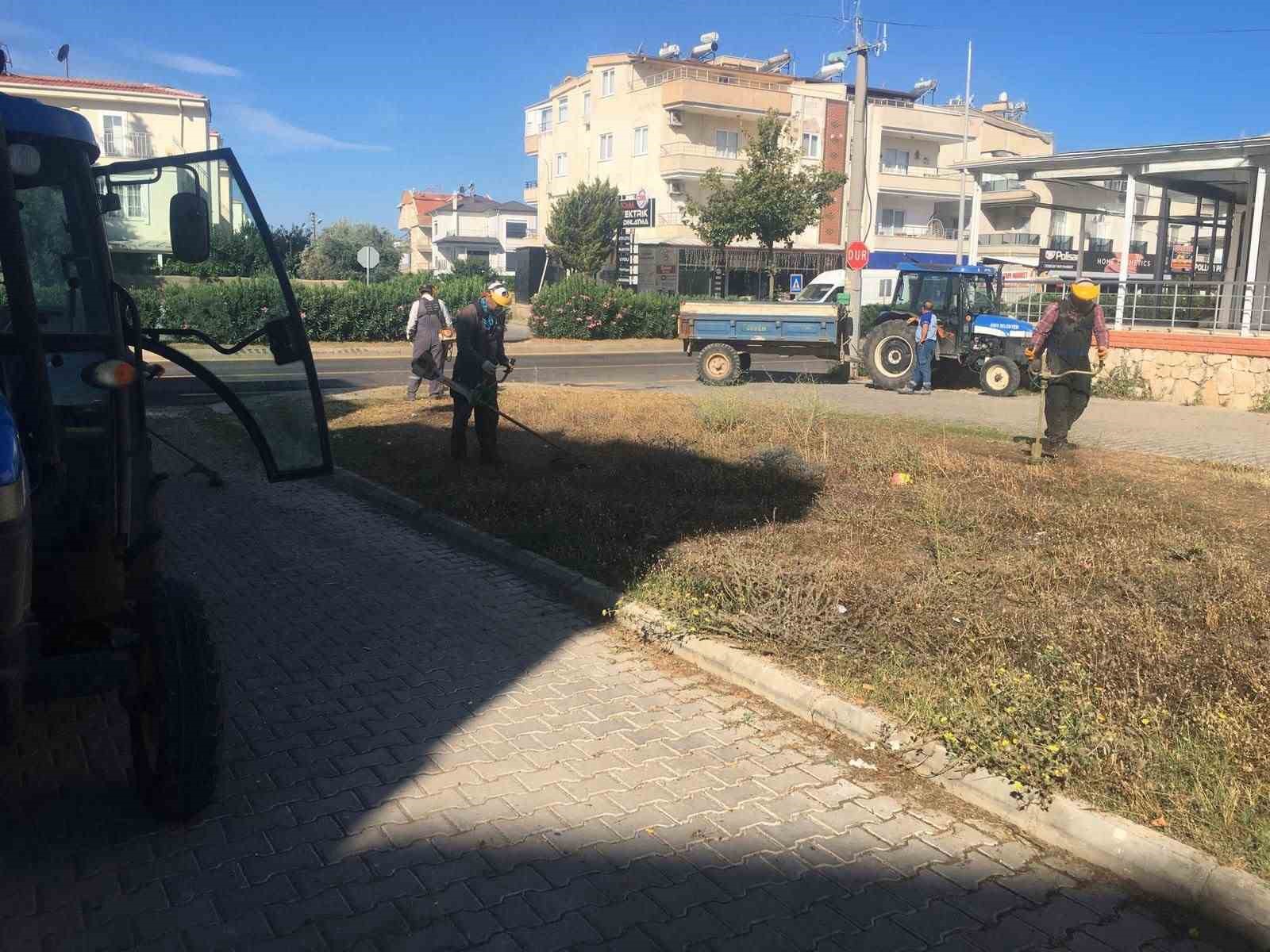 didim-belediyesi-yesil-alanlarda-bakim-calismalarini-surduruyor