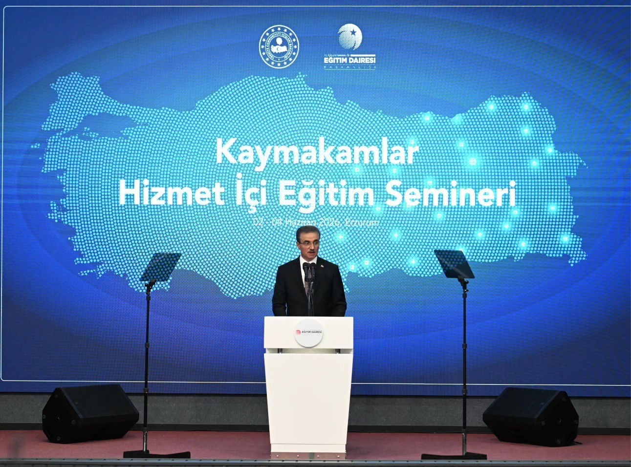 vali-barus-halkla-dogrudan-samimi-seffaf-ve-guven-veren-bir-bag-kurmak-her-zamankinden-daha-kritik-bir-hale-gelmistir