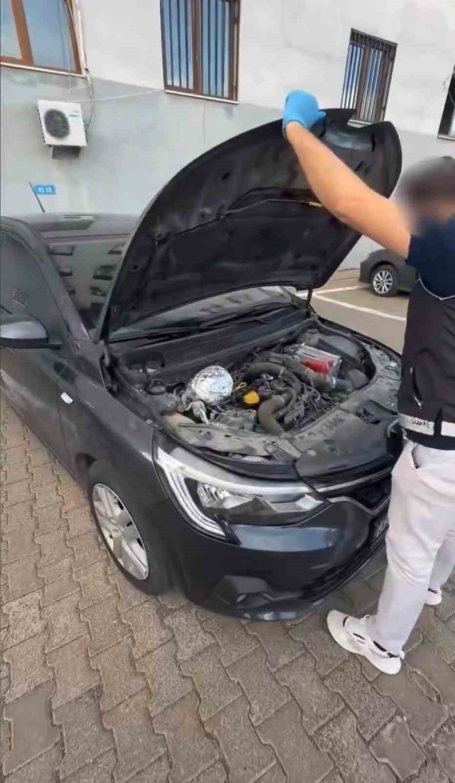 bingol-de-otomobilin-motor-bolumunde-esrar-ele-gecirildi-3-tutuklama
