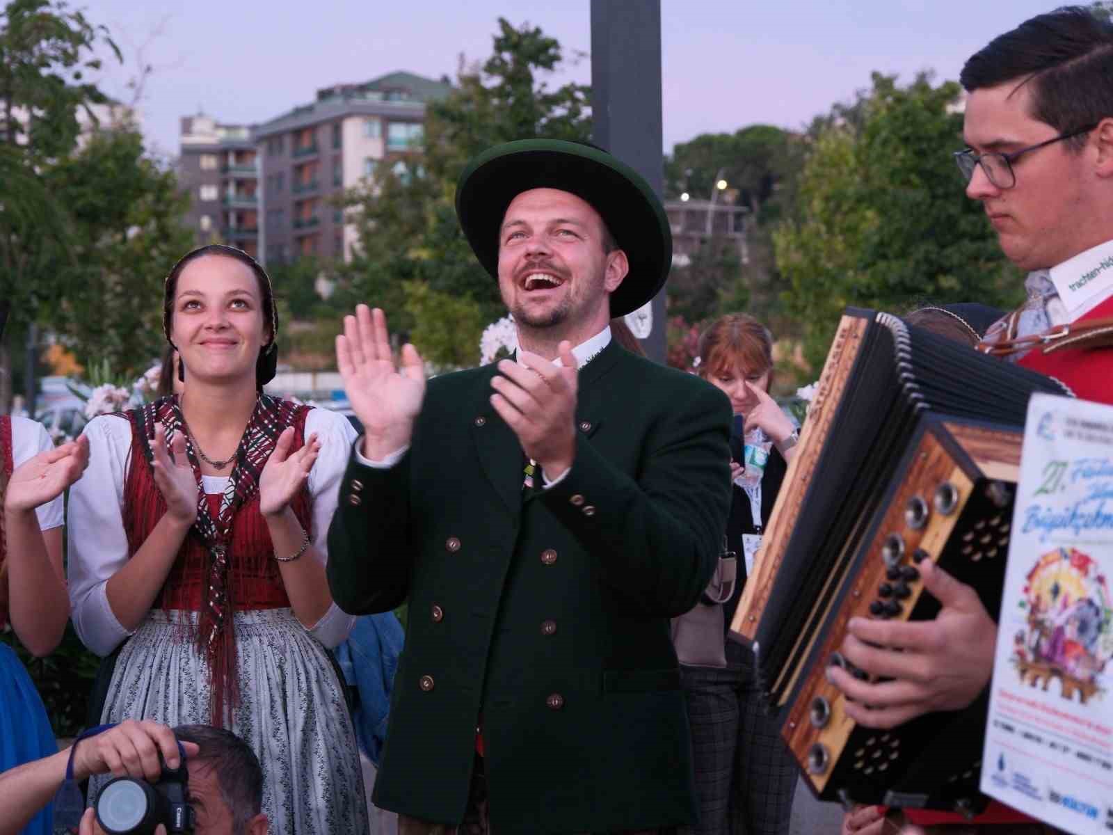 dunya-kulturleri-buyukcekmece-de-kortejde-bulustu
