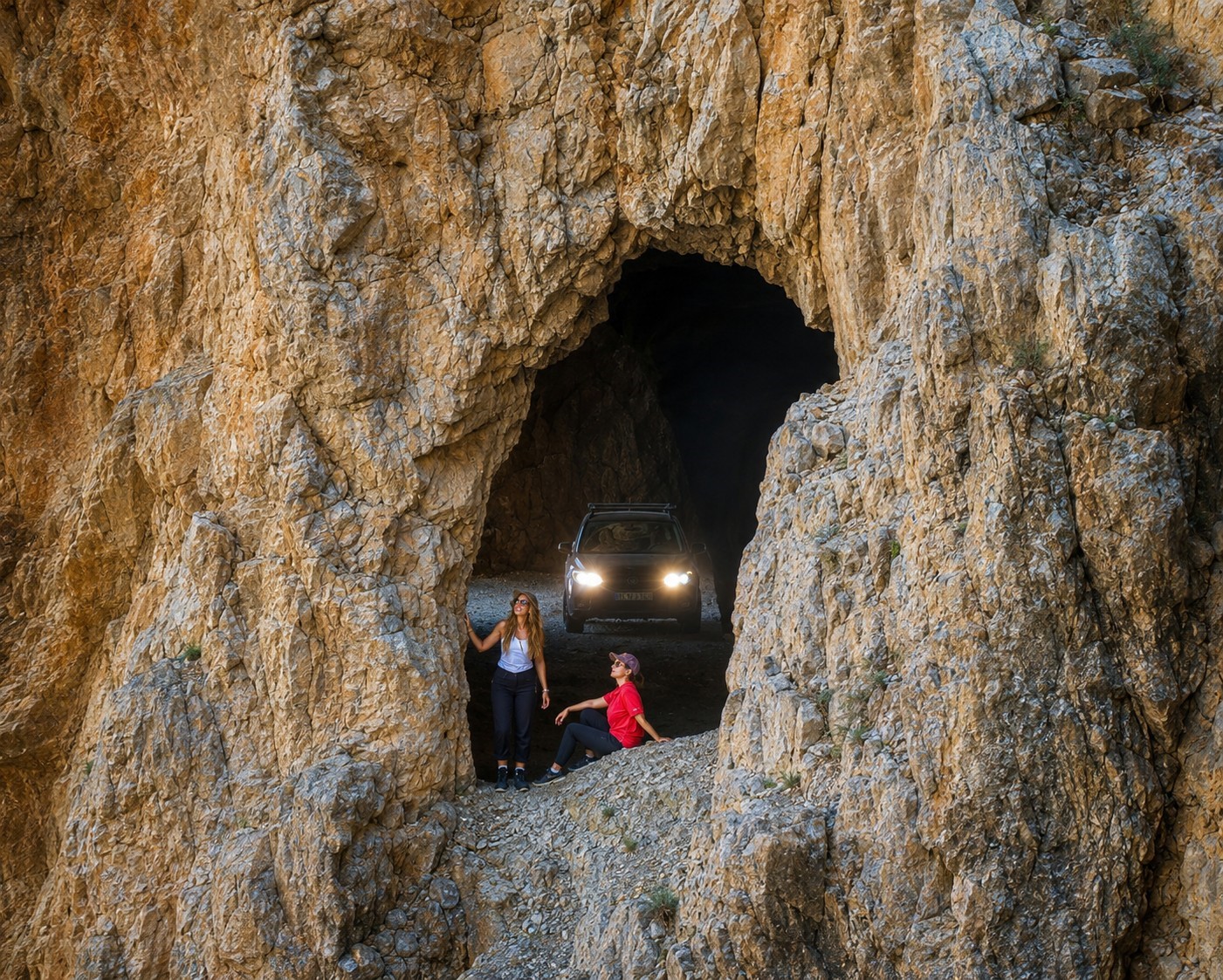 bir-asirdan-fazla-suren-mucadelenin-eseri-tas-yolu-turistlerin-gozdesi