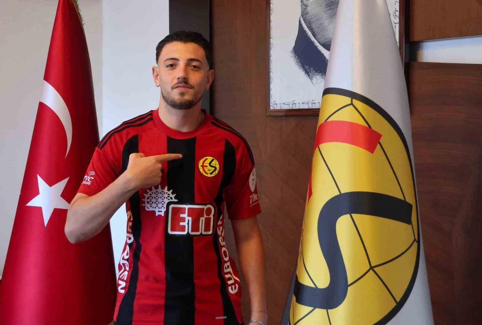 eskisehirspor-da-cifte-imza-ahmet-lutfi-kara-ve-arda-okumus-ile-anlasma-saglandi