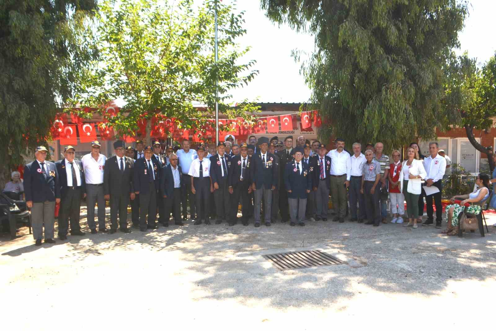 ayvalik-ta-gazilerin-kibris-baris-harekati-nin-52-nci-yil-donumu-coskusu