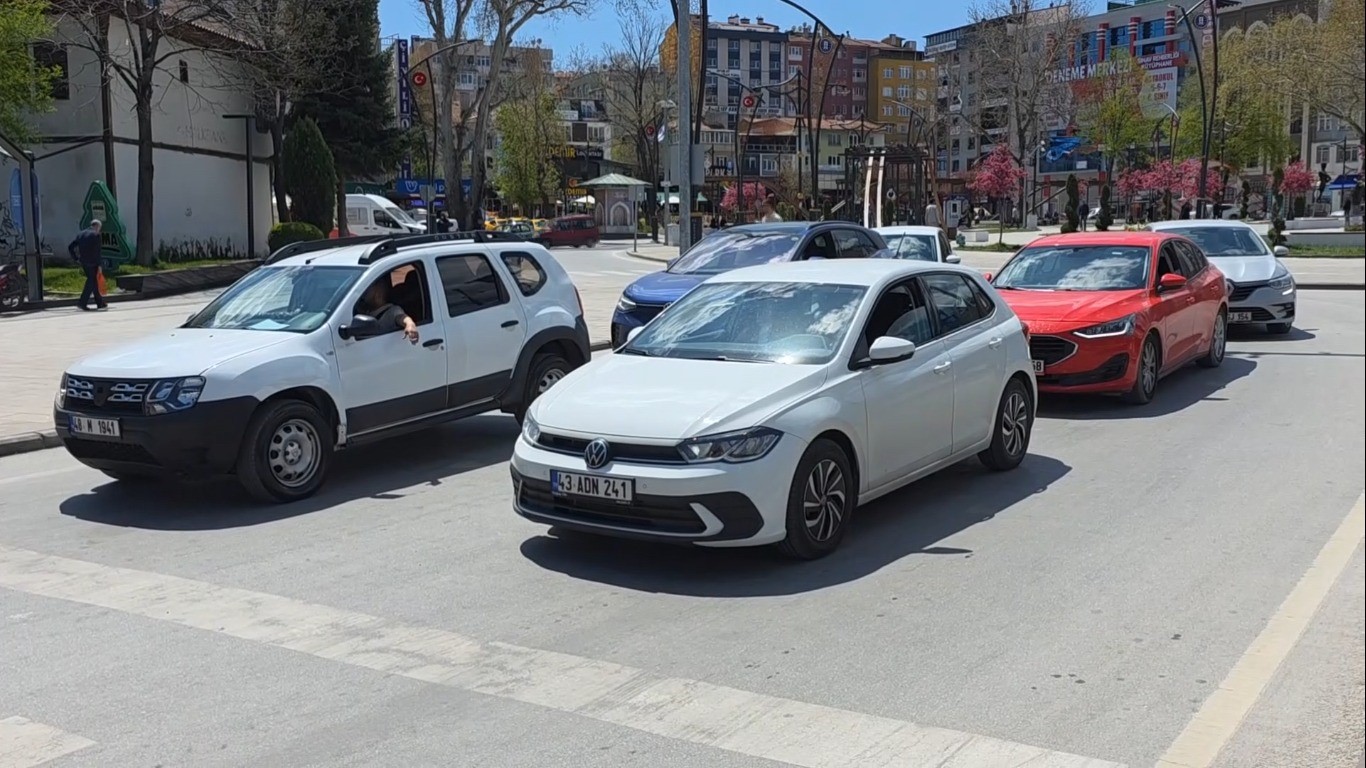 kutahya-da-trafikteki-arac-sayisi-294-bini-gecti