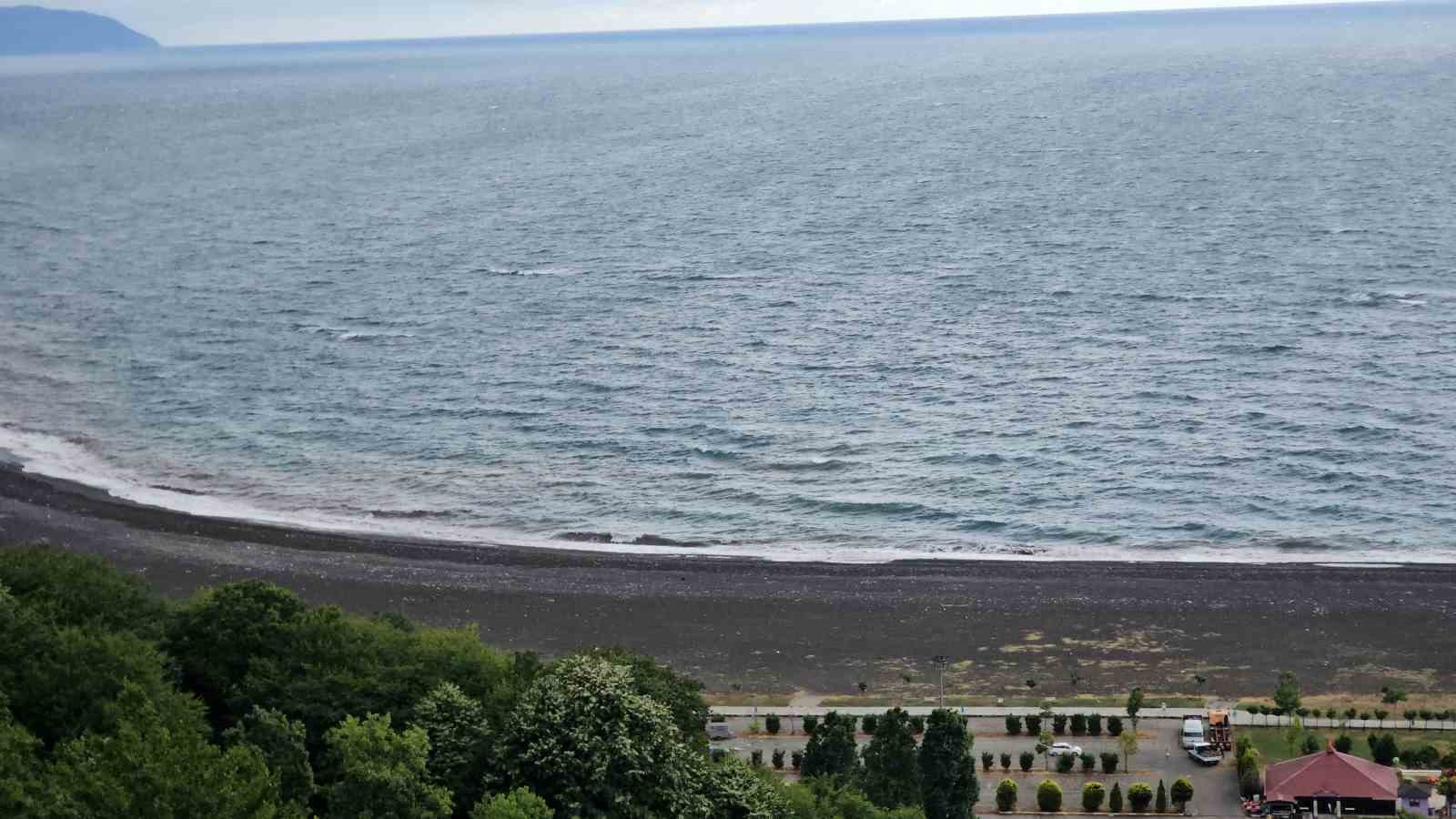 zonguldak-ta-sicaklik-9-derece-dustu-denize-girisler-yasaklandi